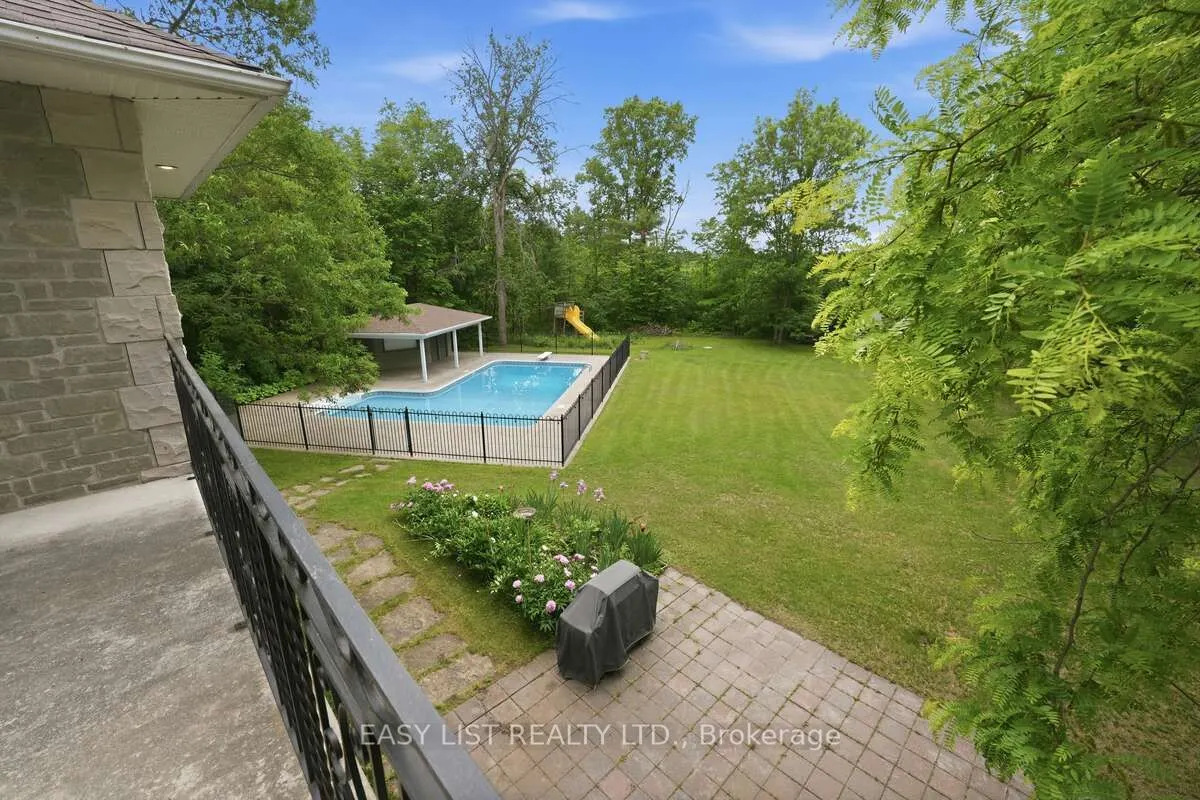 28 Marchbrook Circle