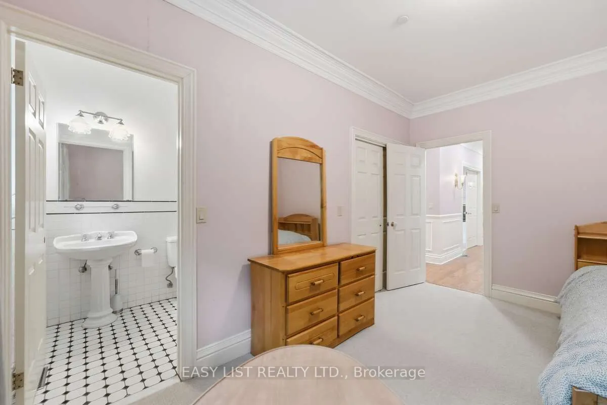 28 Marchbrook Circle