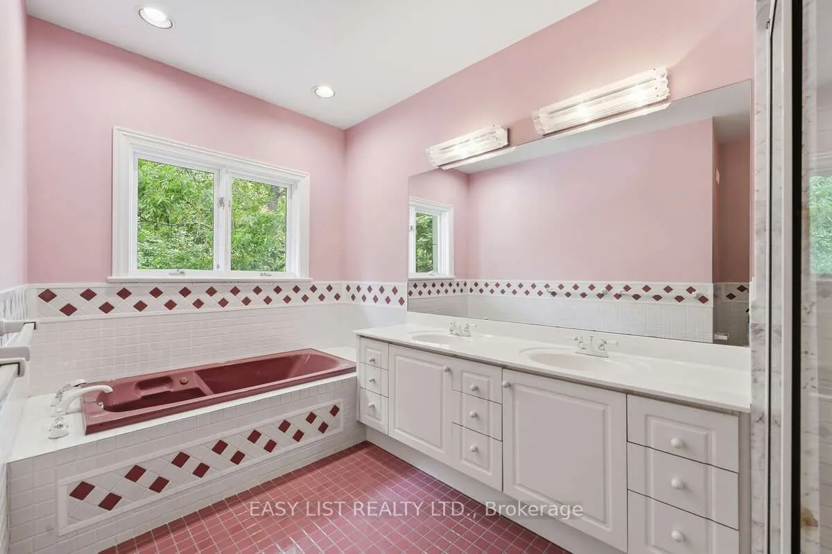 28 Marchbrook Circle