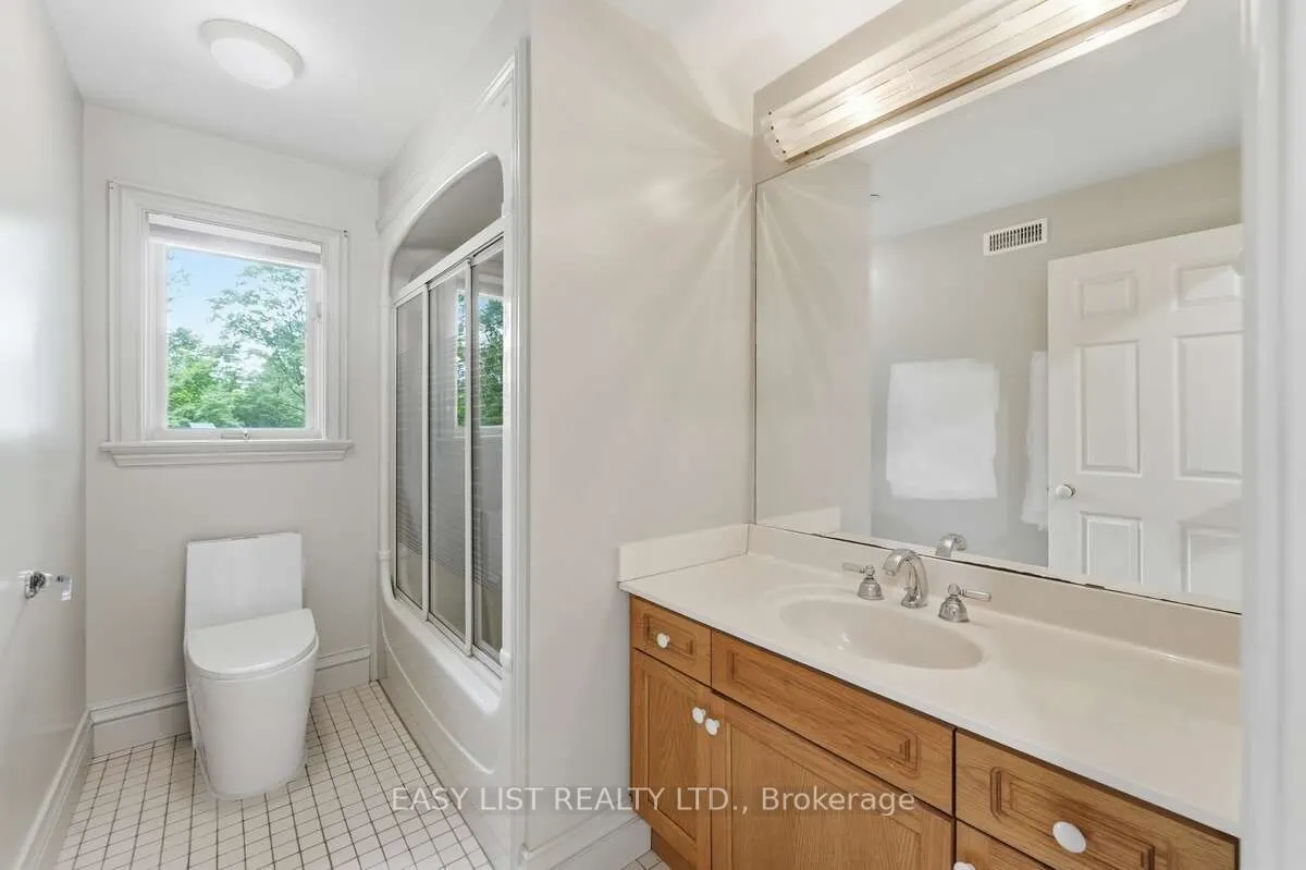 28 Marchbrook Circle