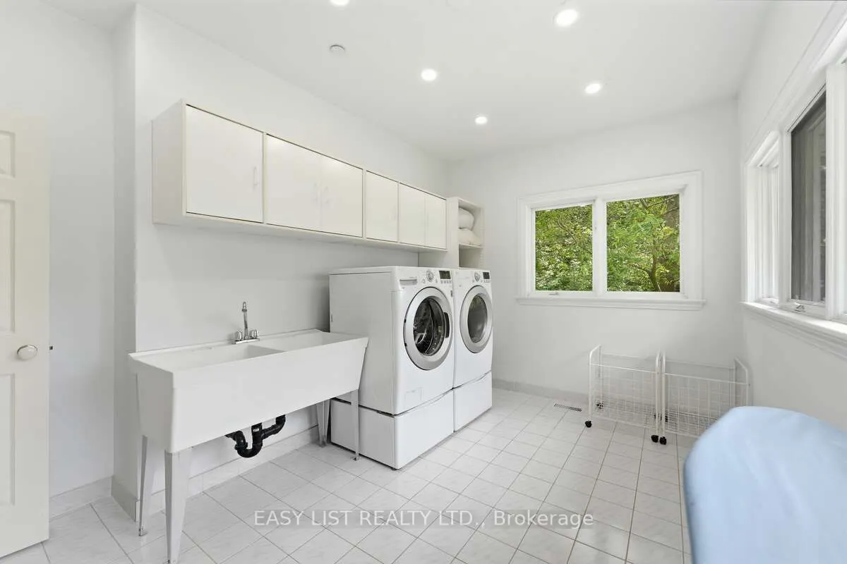 28 Marchbrook Circle
