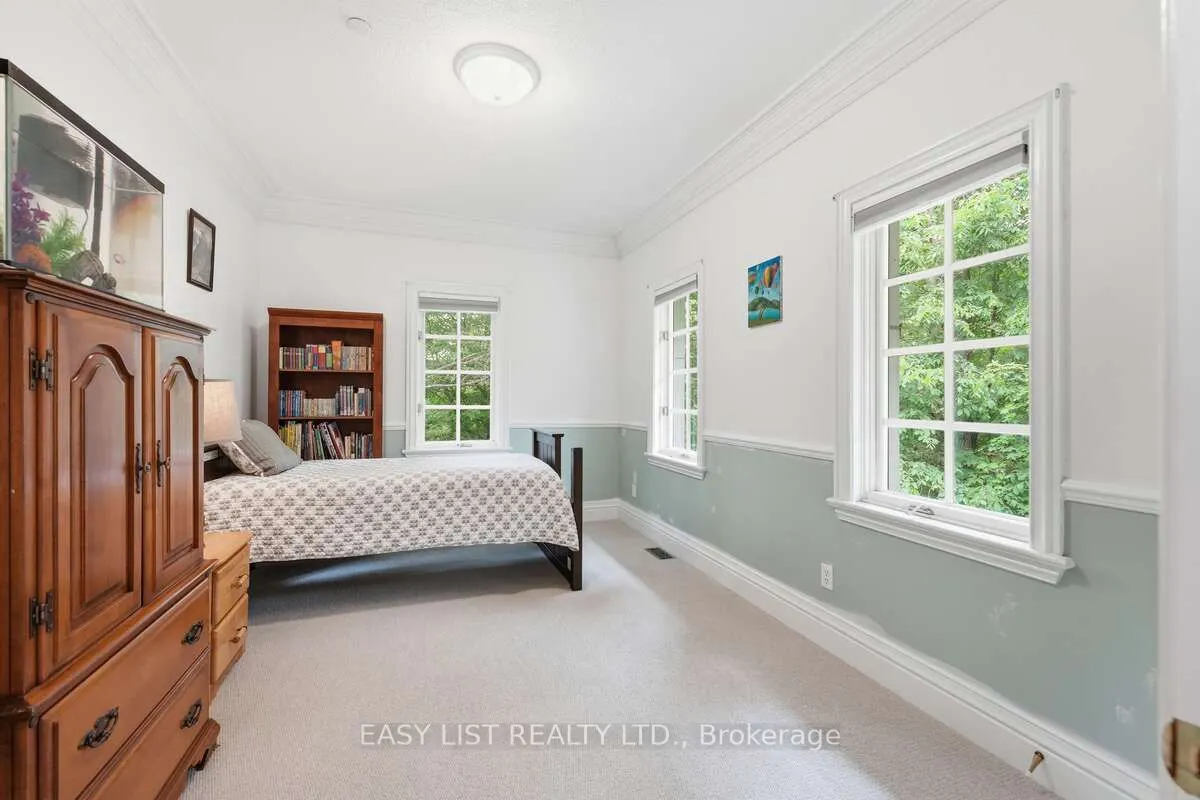 28 Marchbrook Circle