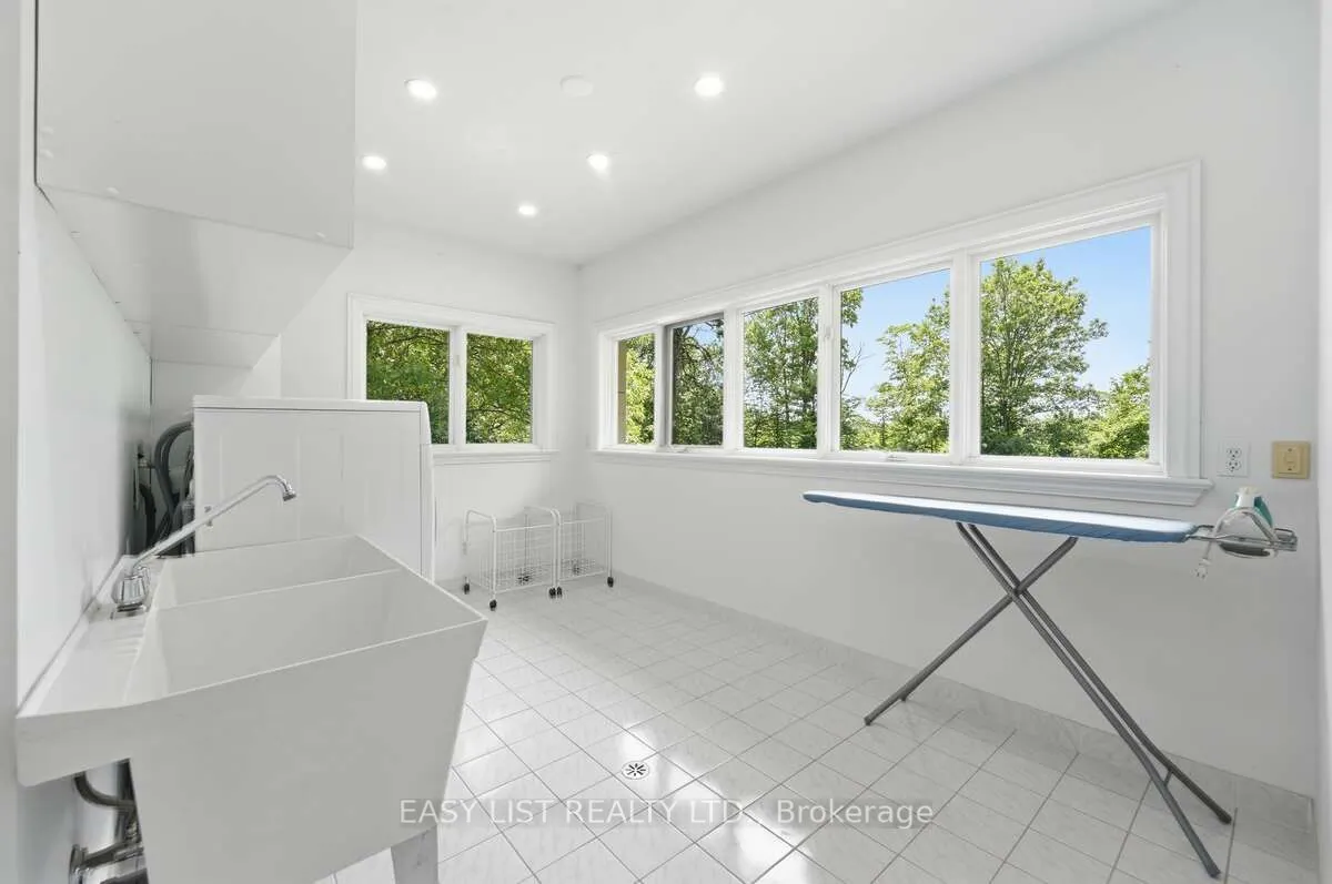 28 Marchbrook Circle