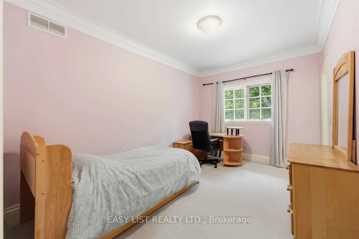 28 Marchbrook Circle