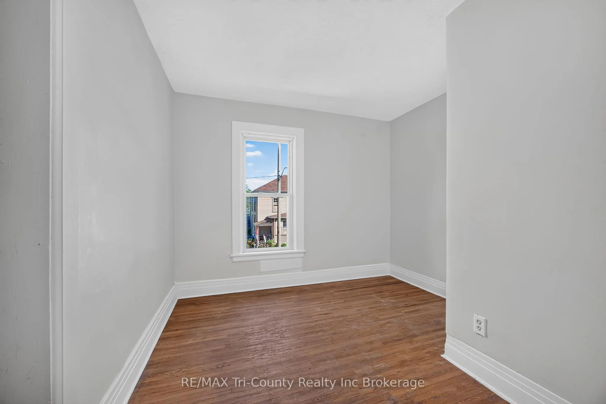 61 Brock Street E
