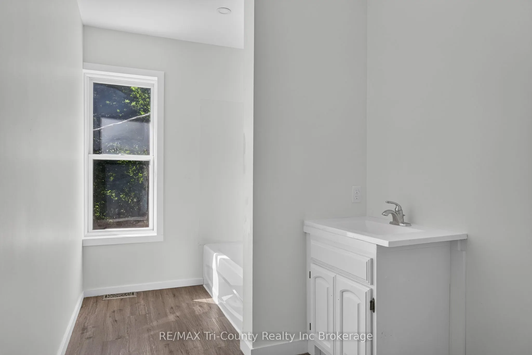 61 Brock Street E