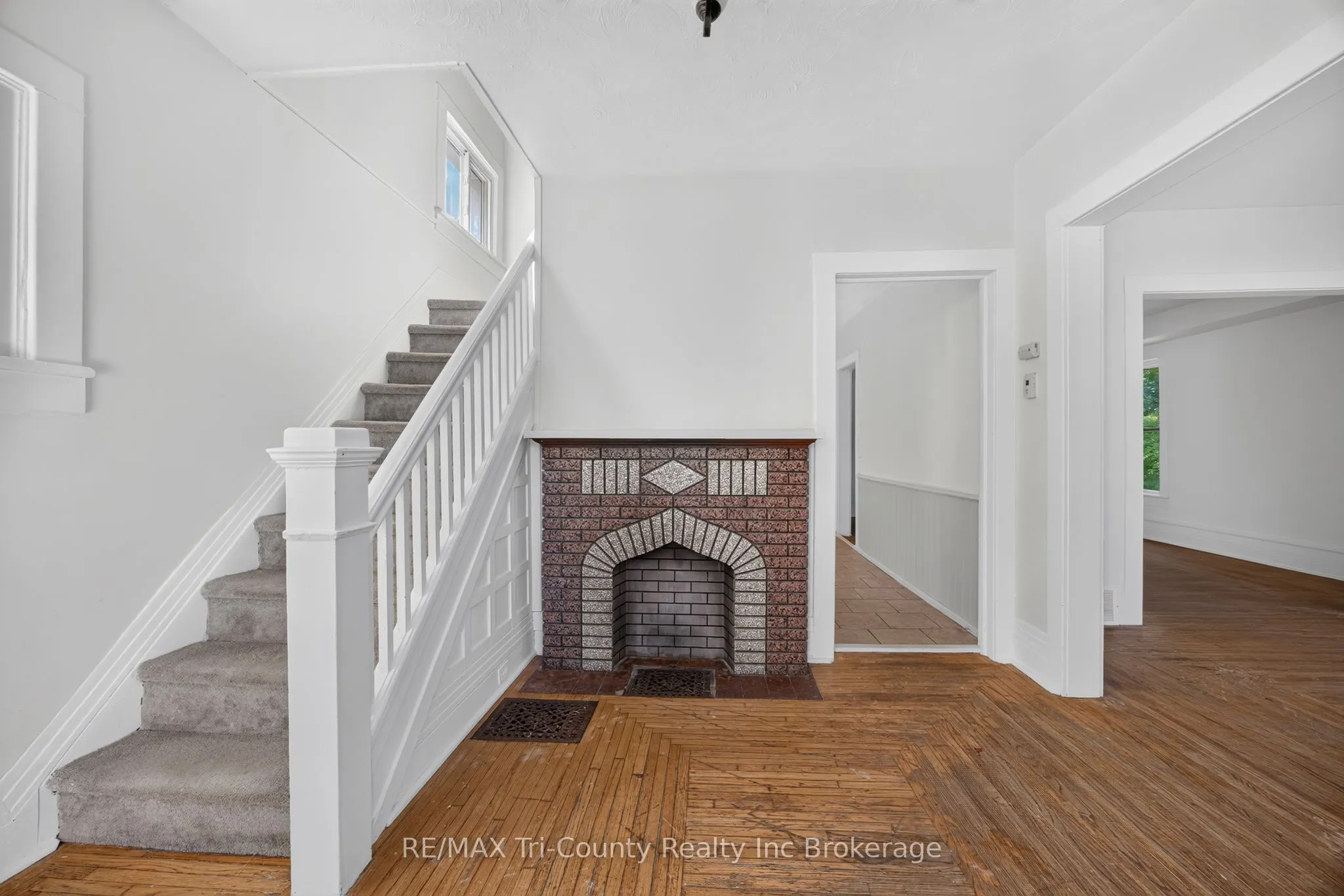 61 Brock Street E