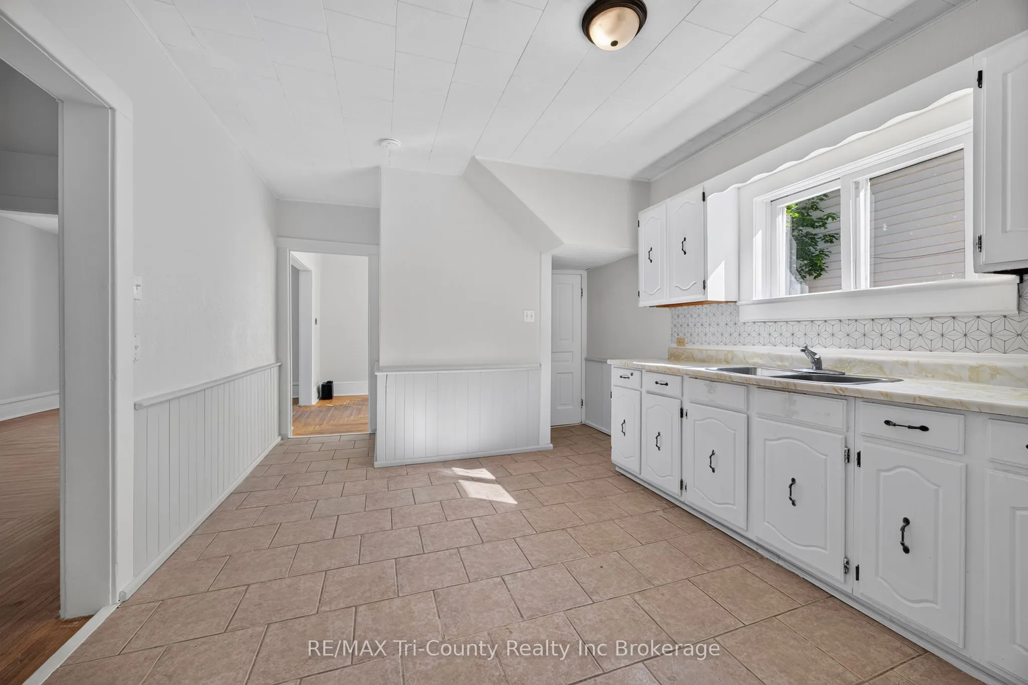 61 Brock Street E