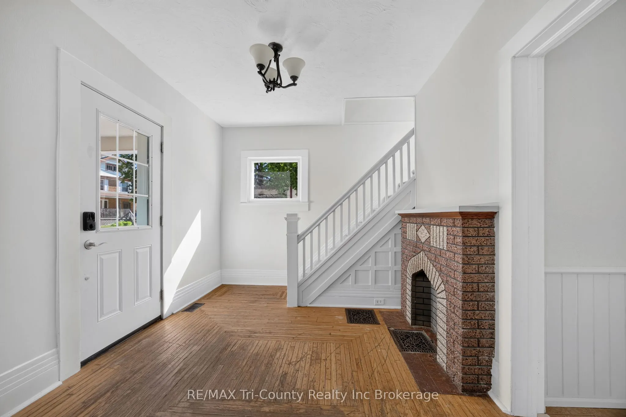 61 Brock Street E