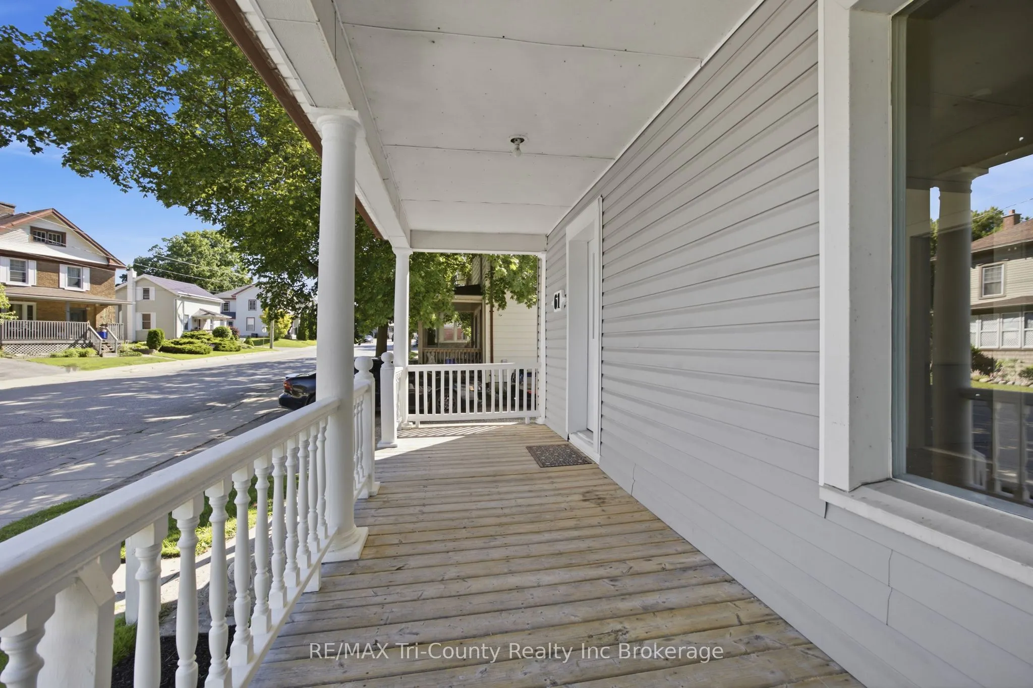 61 Brock Street E