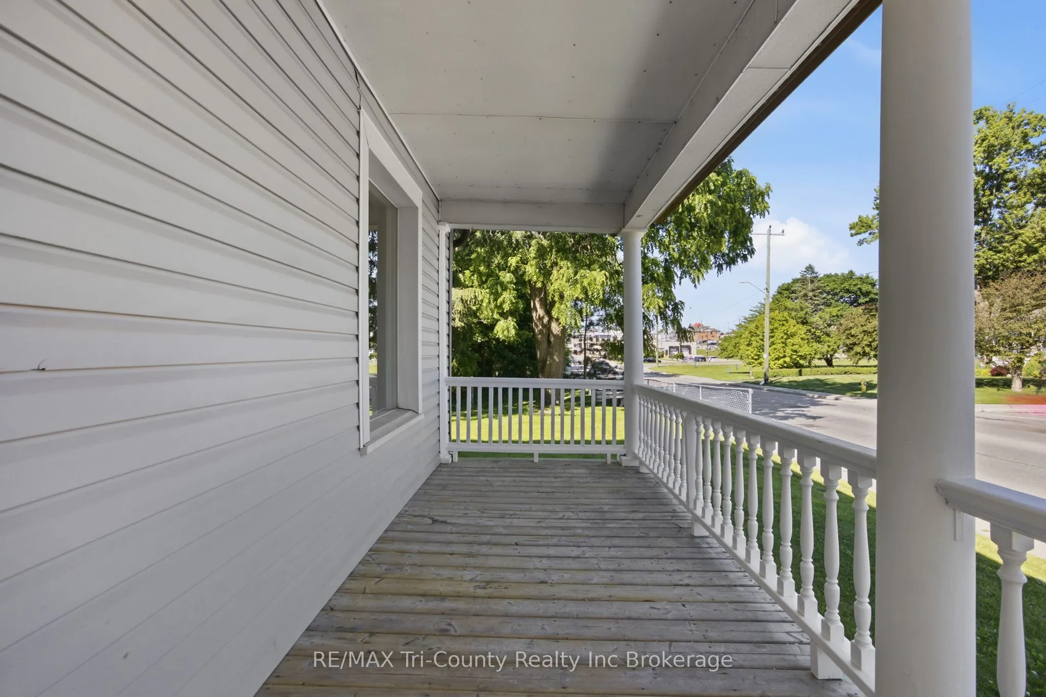 61 Brock Street E