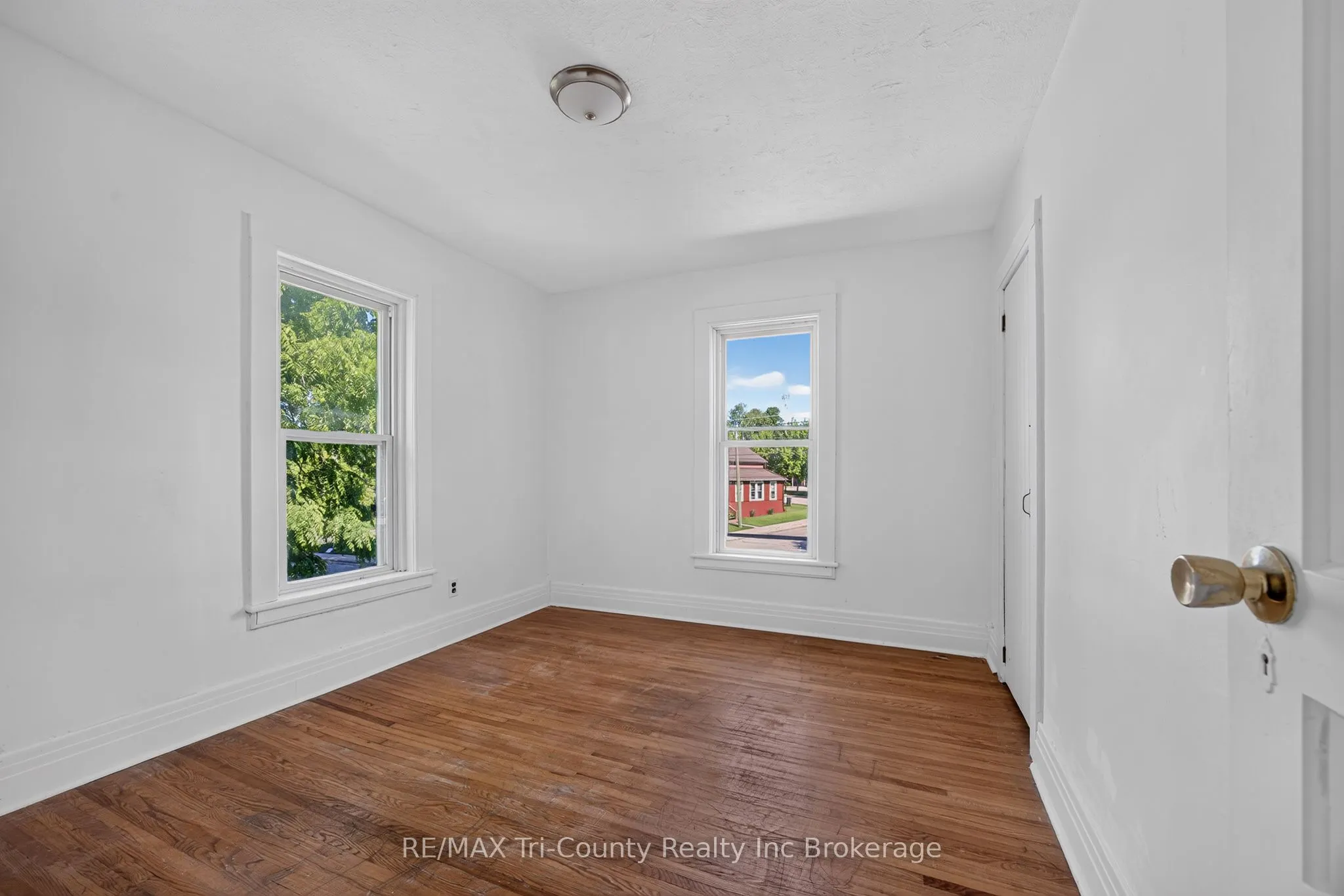 61 Brock Street E