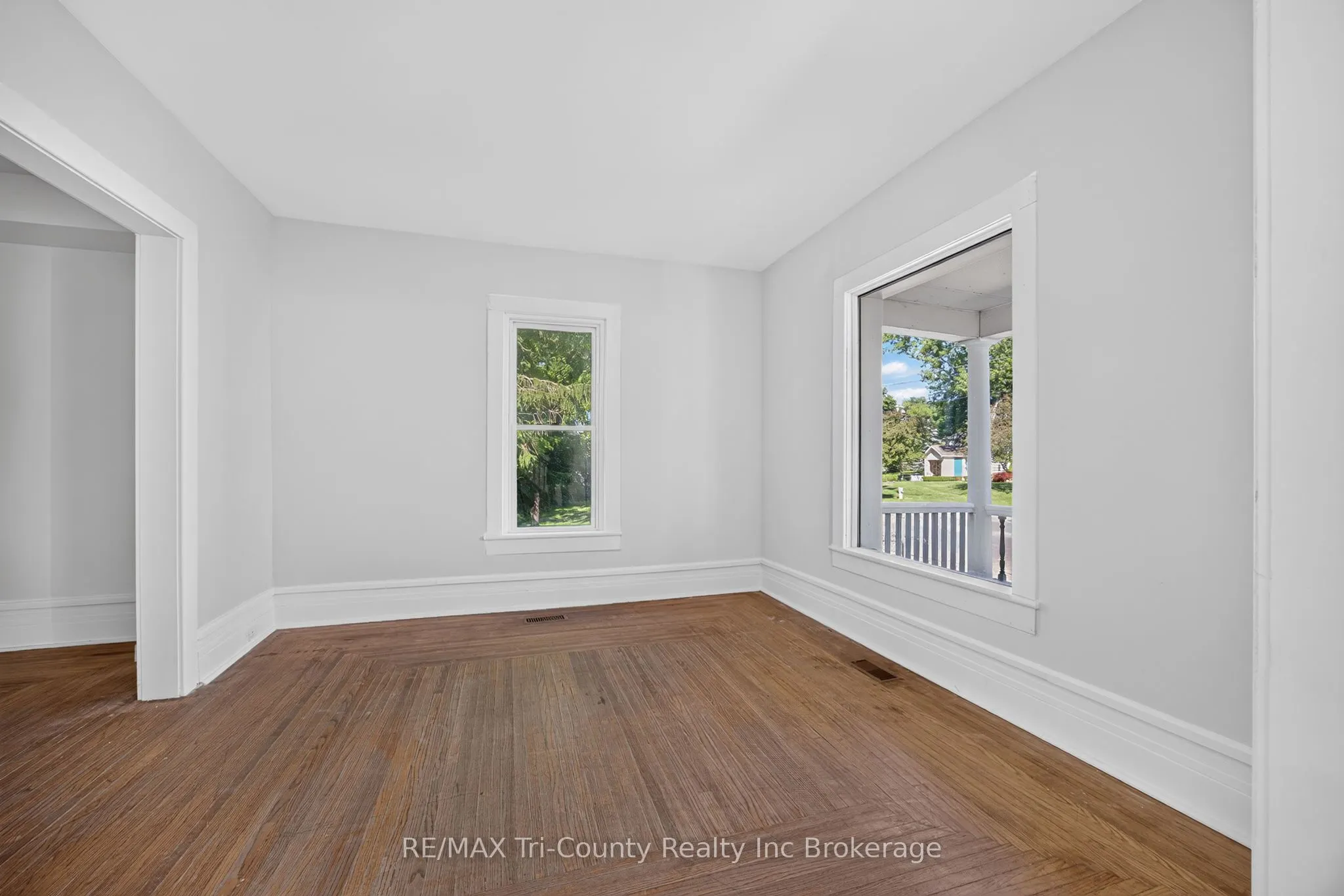 61 Brock Street E
