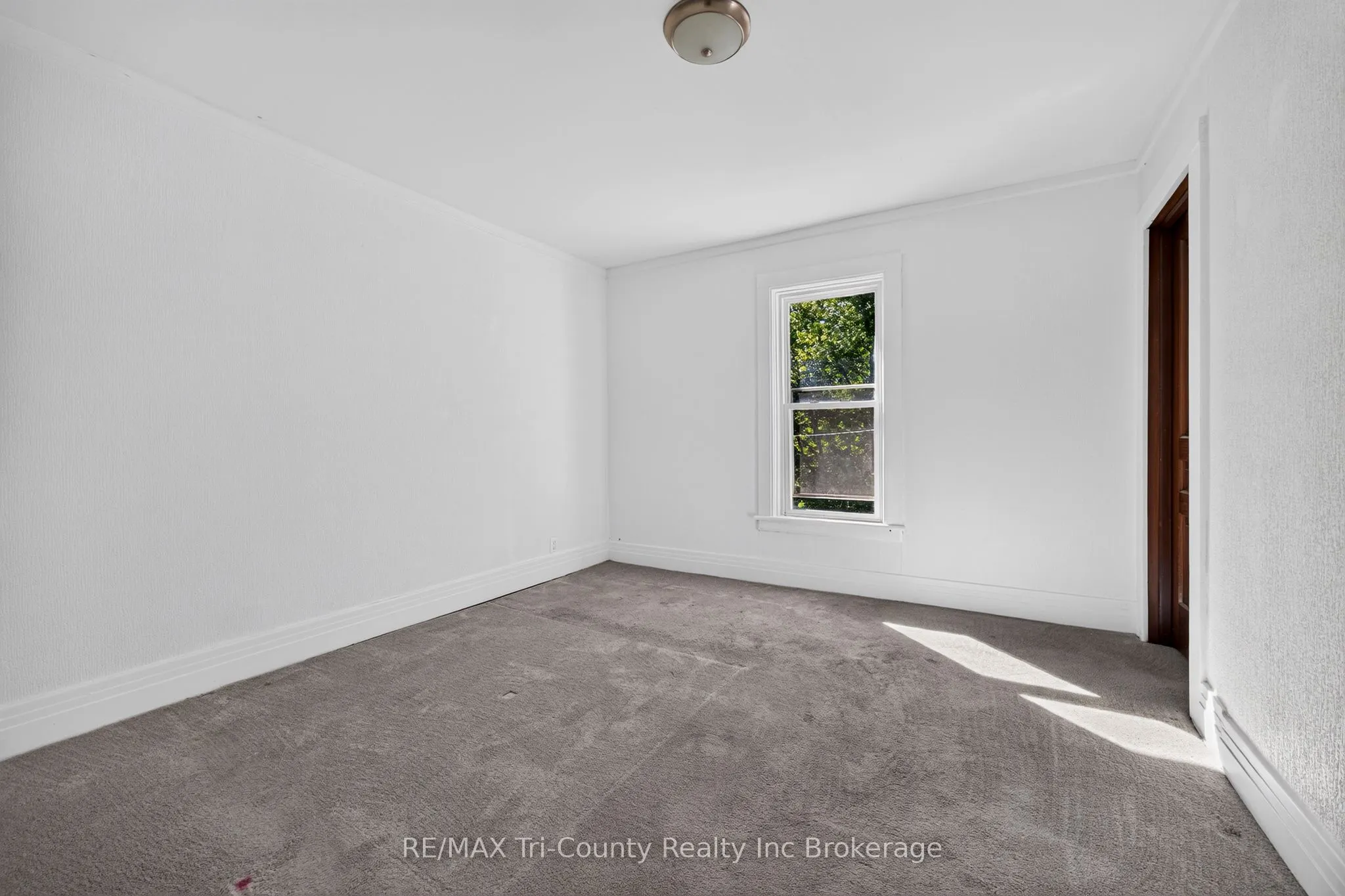 61 Brock Street E