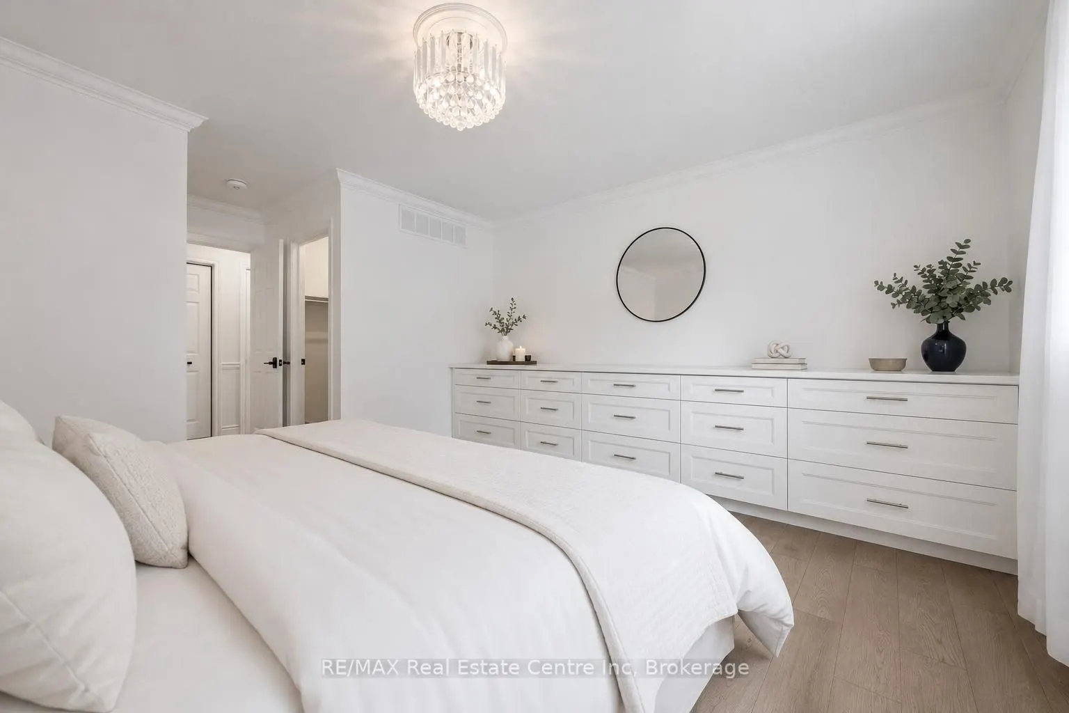 18 KEYS Crescent