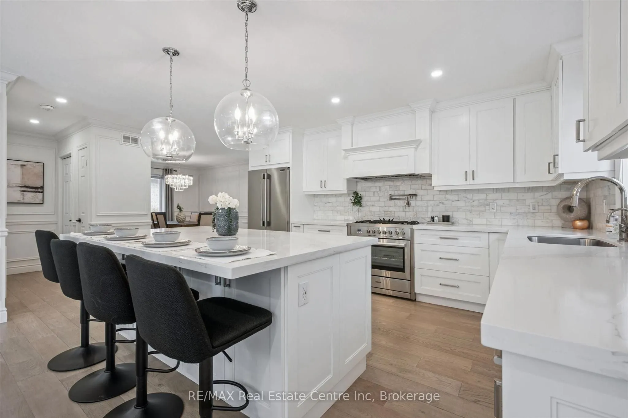 18 KEYS Crescent