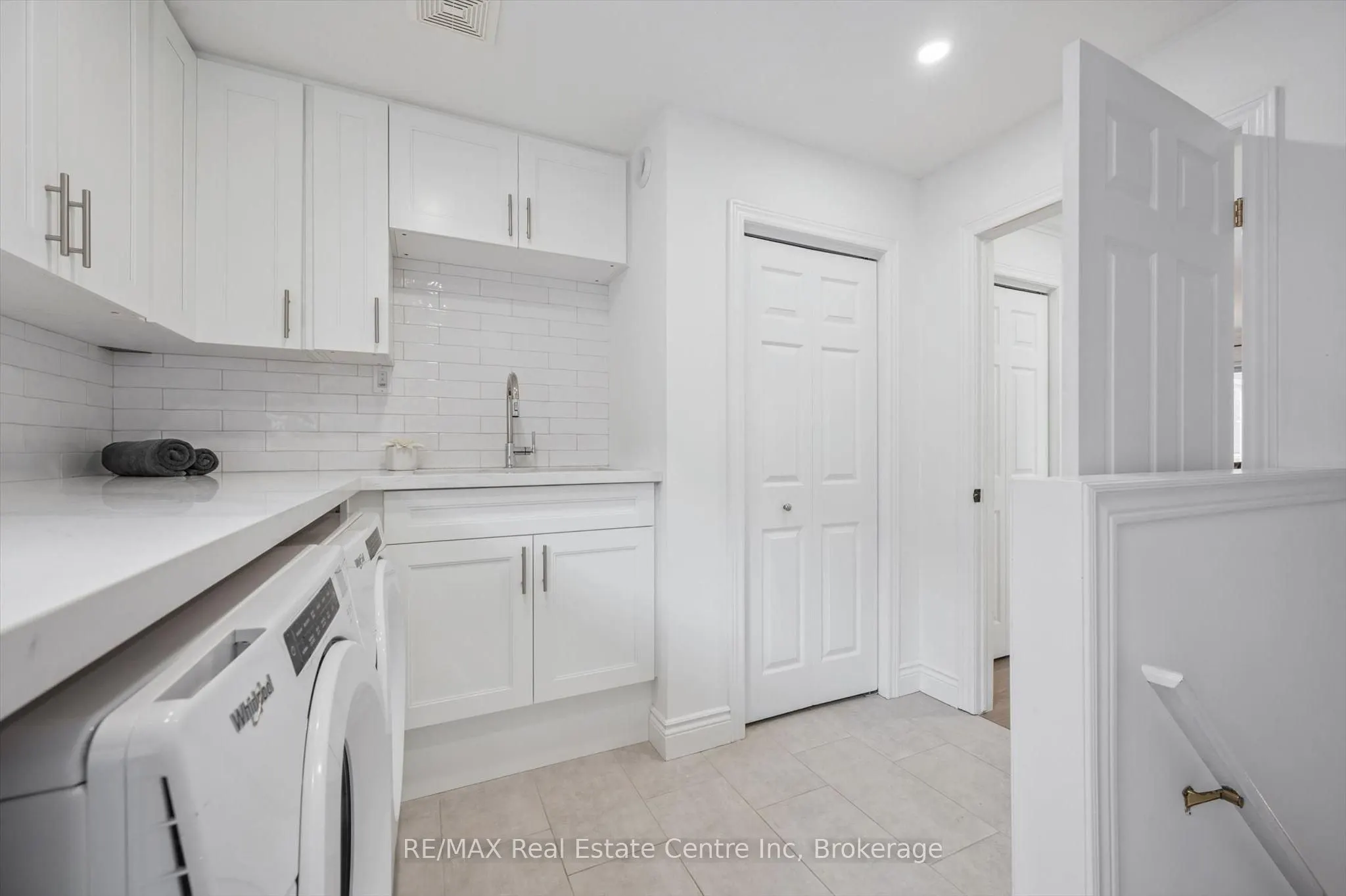18 KEYS Crescent