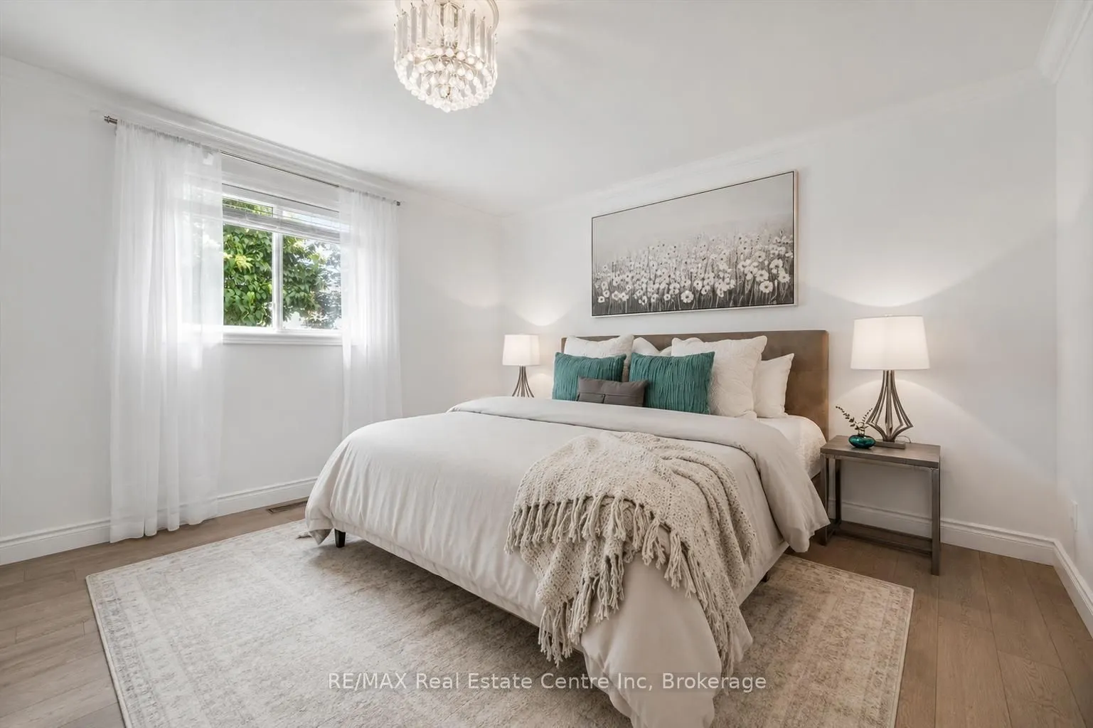 18 KEYS Crescent