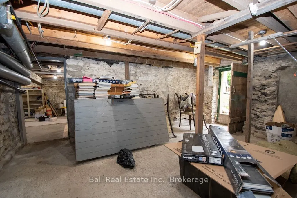28 Booth Street N