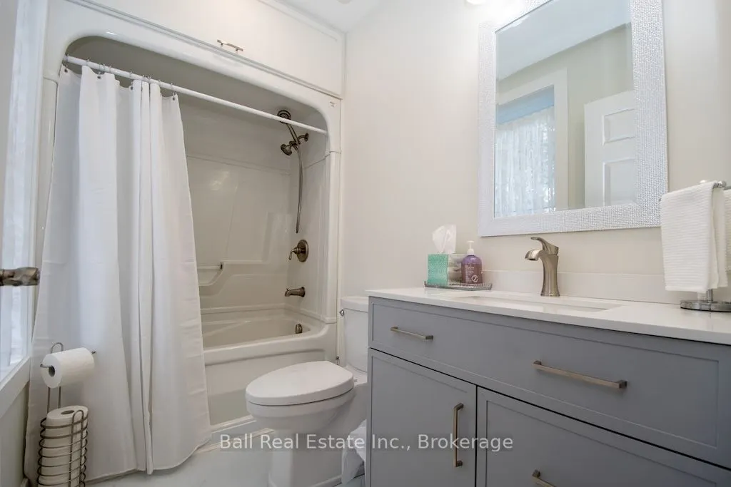 28 Booth Street N