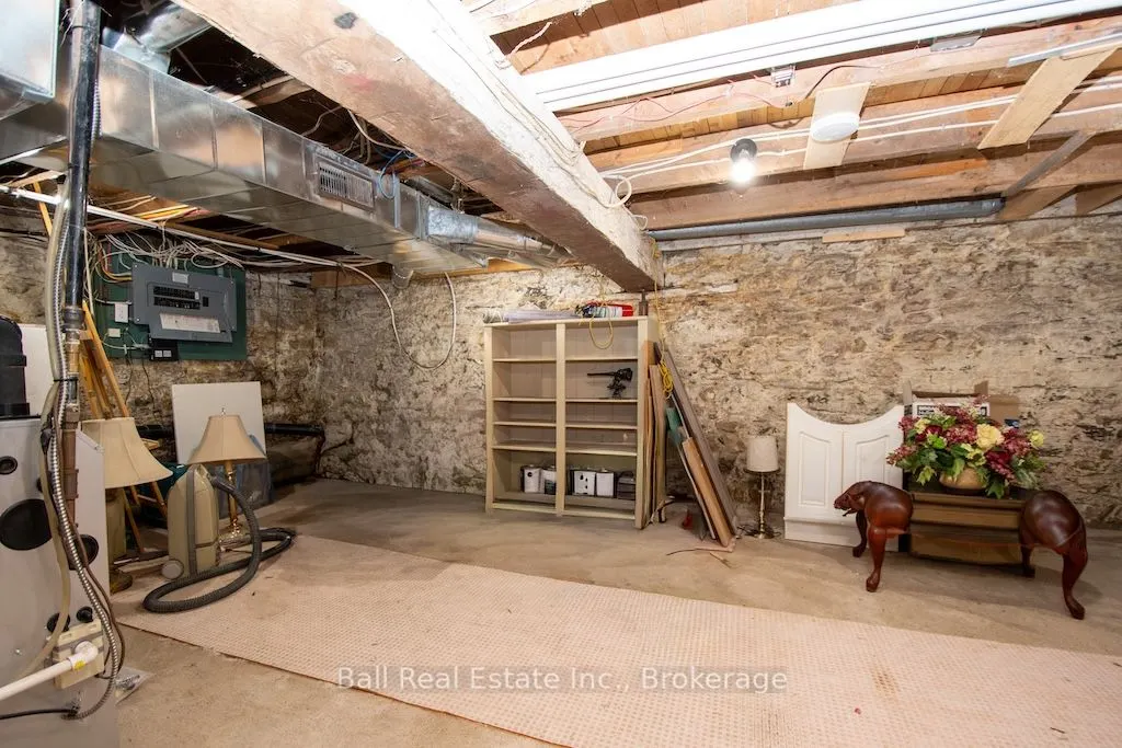 28 Booth Street N