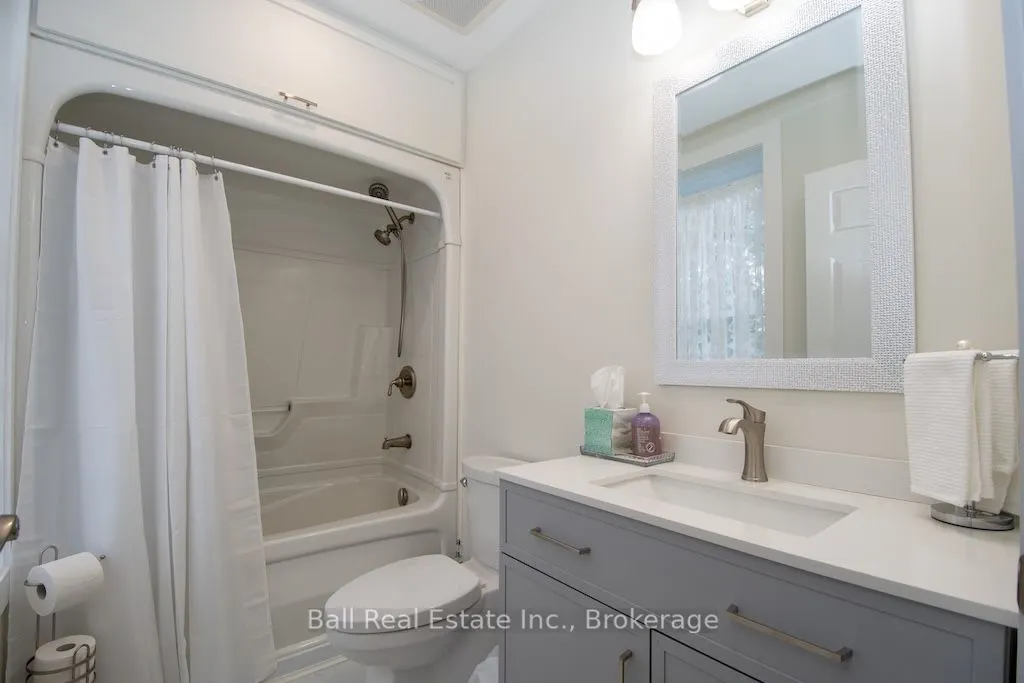 28 Booth Street N