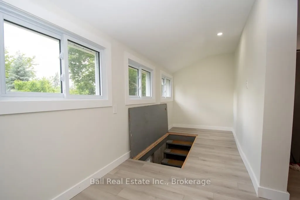 28 Booth Street N