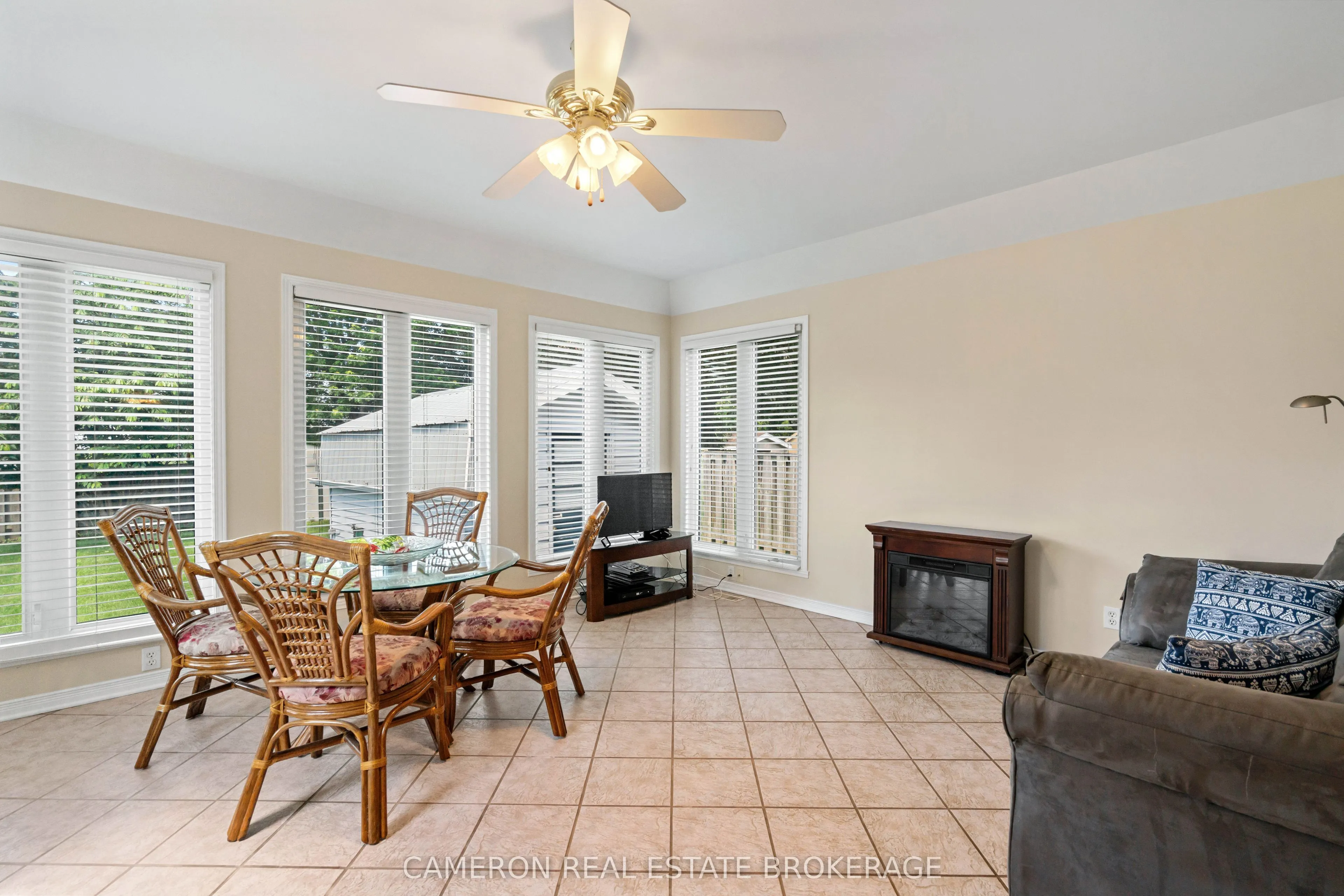368 Angela Crescent
