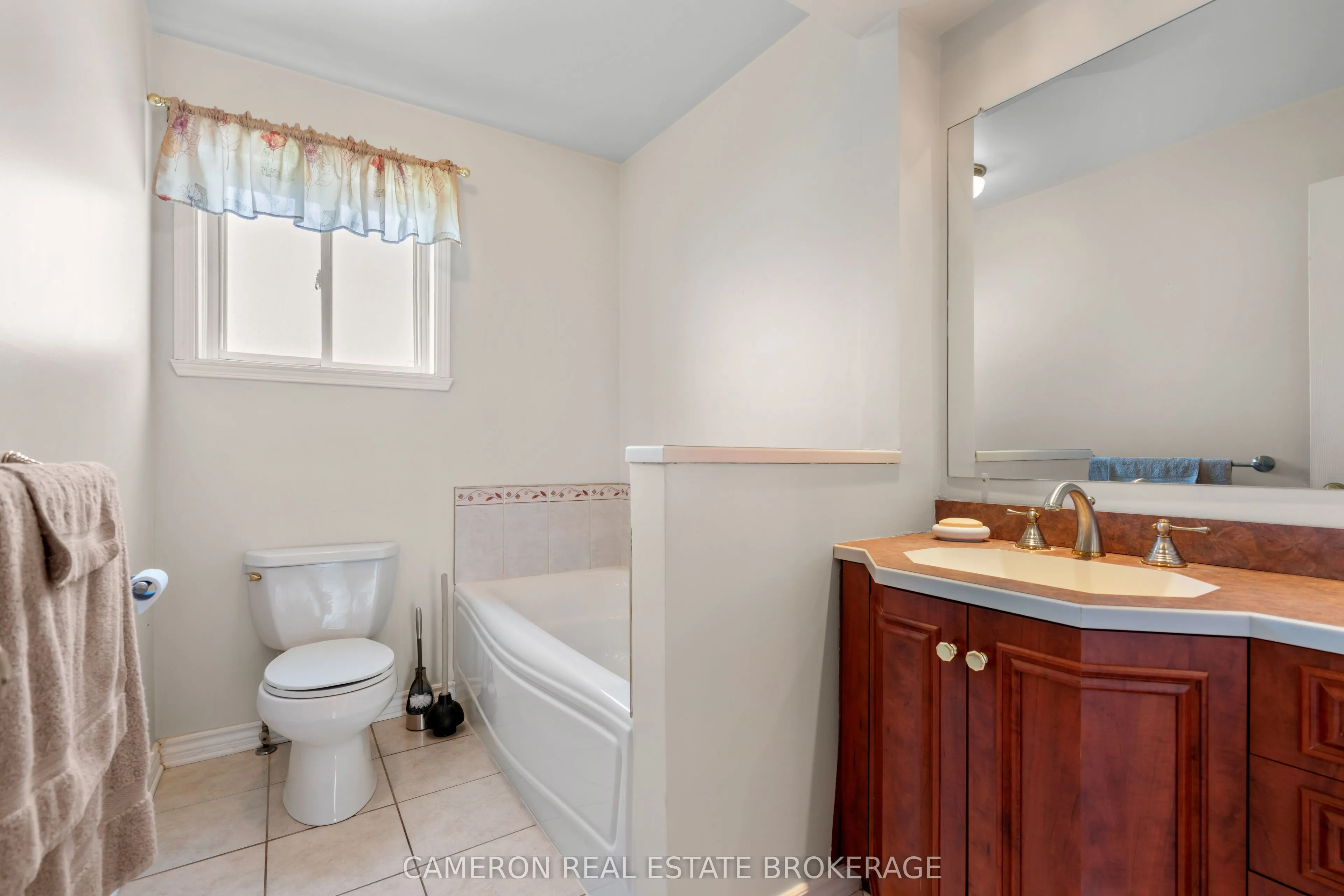 368 Angela Crescent