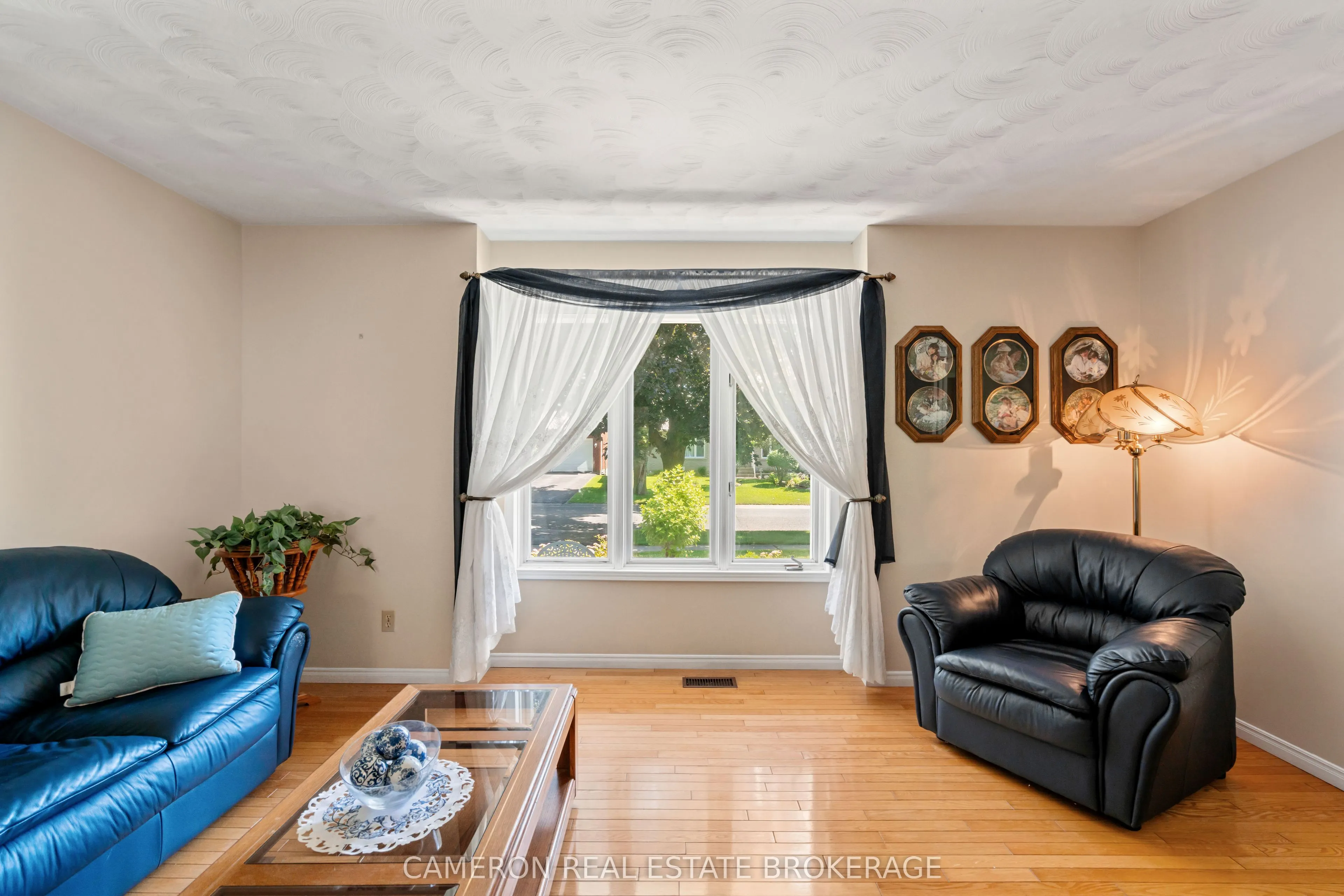 368 Angela Crescent