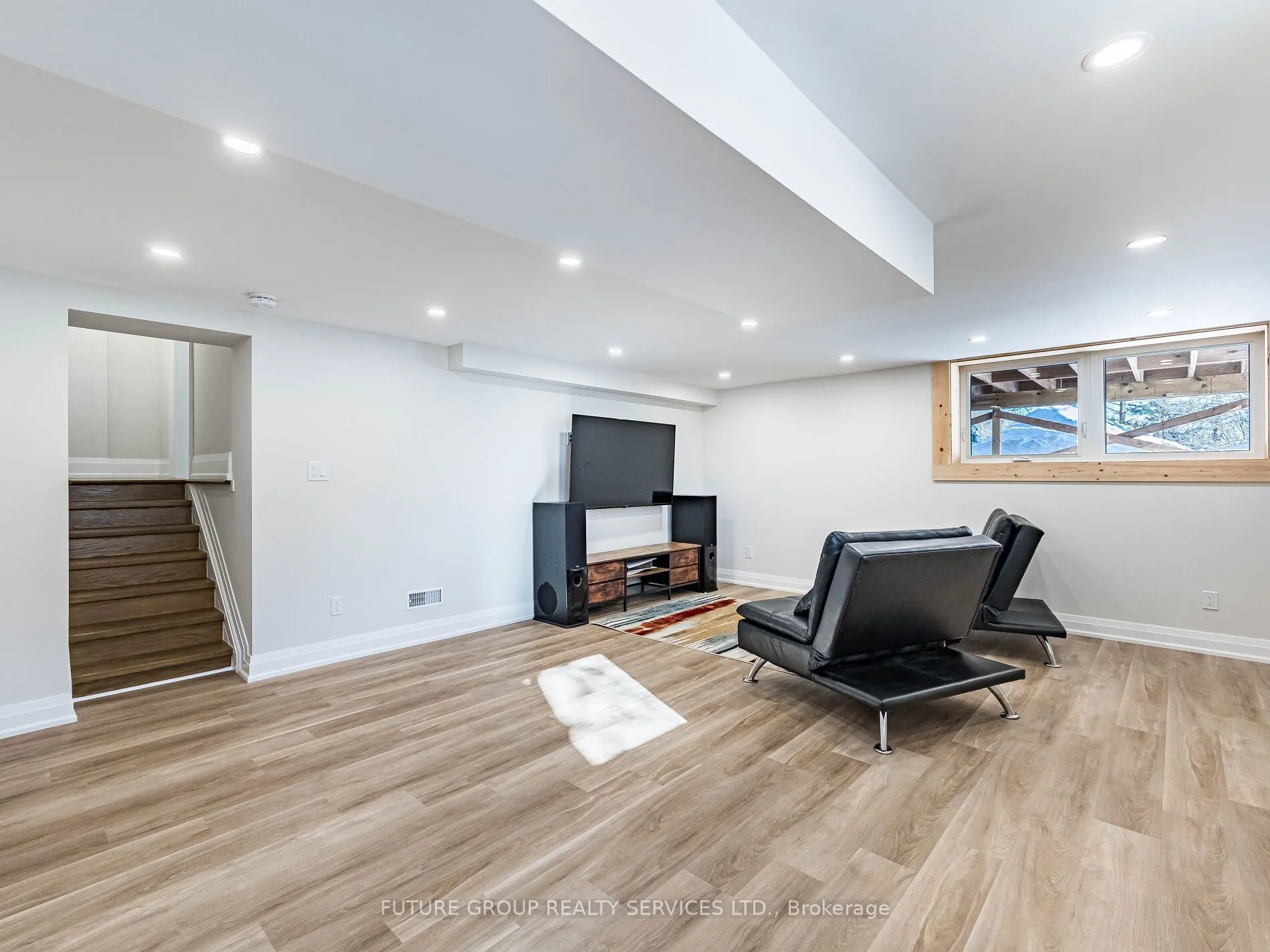 153 Daniel Street N
