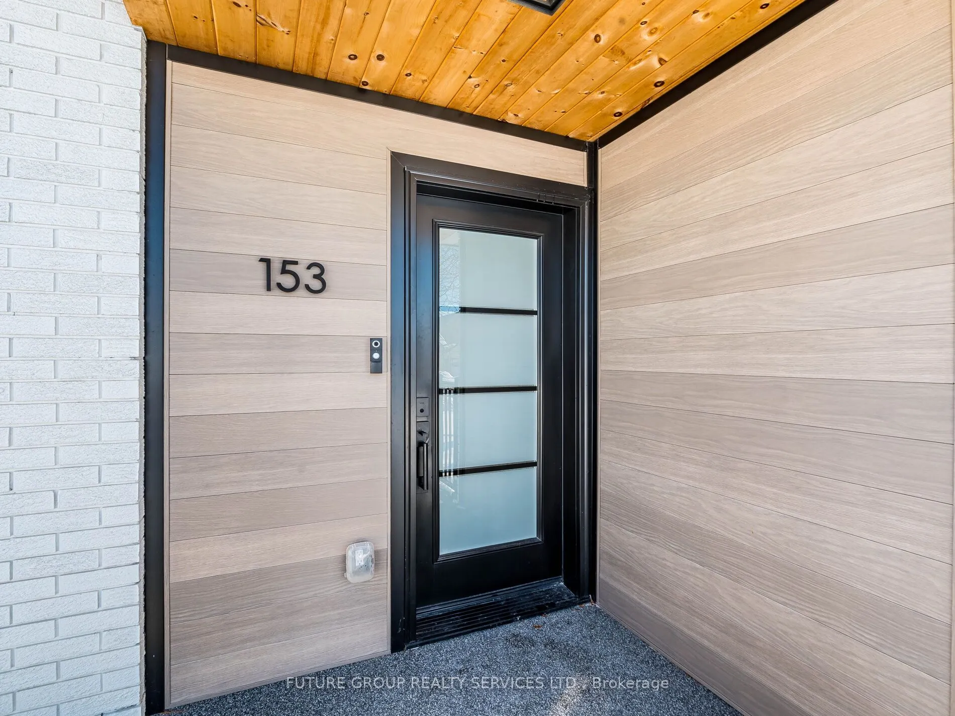 153 Daniel Street N