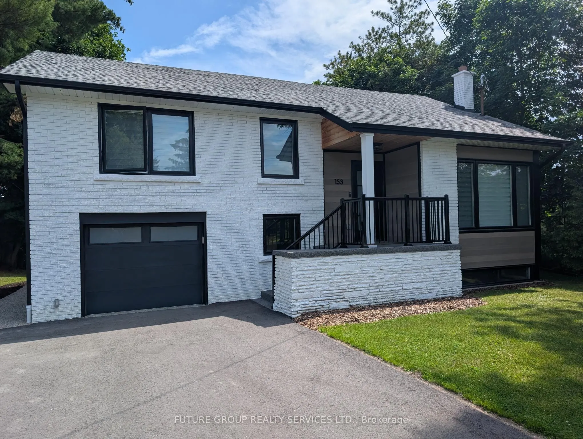 153 Daniel Street N