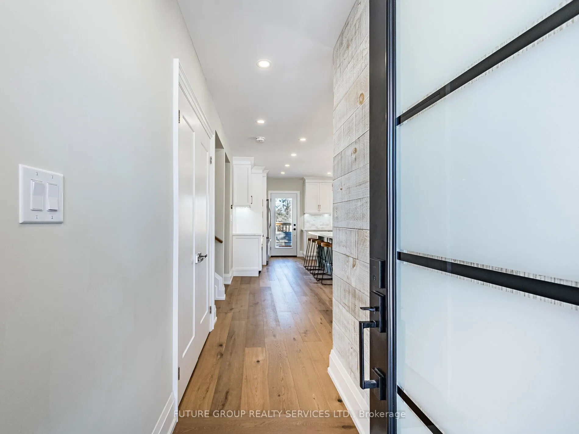 153 Daniel Street N
