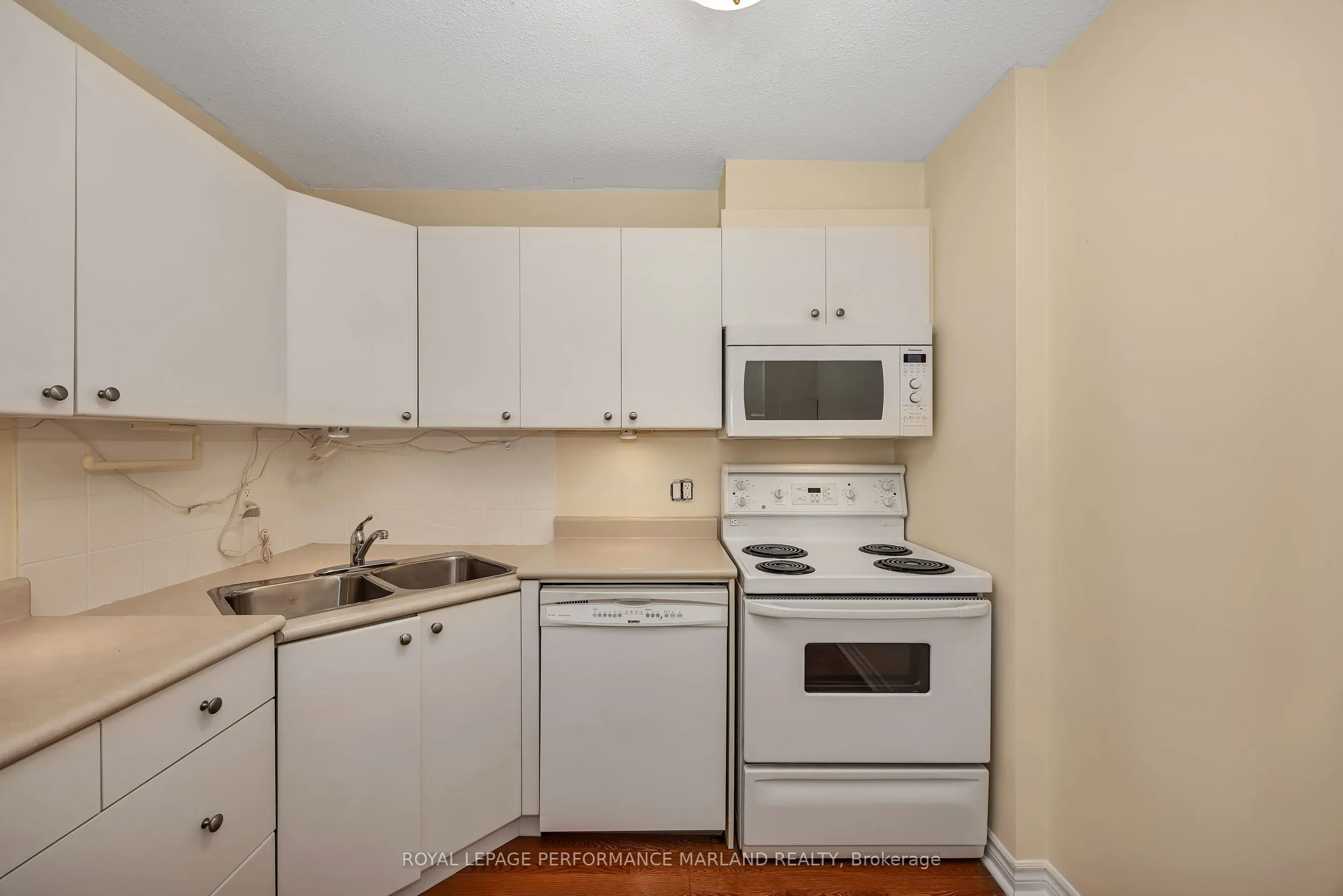 71 Somerset Street W #1903