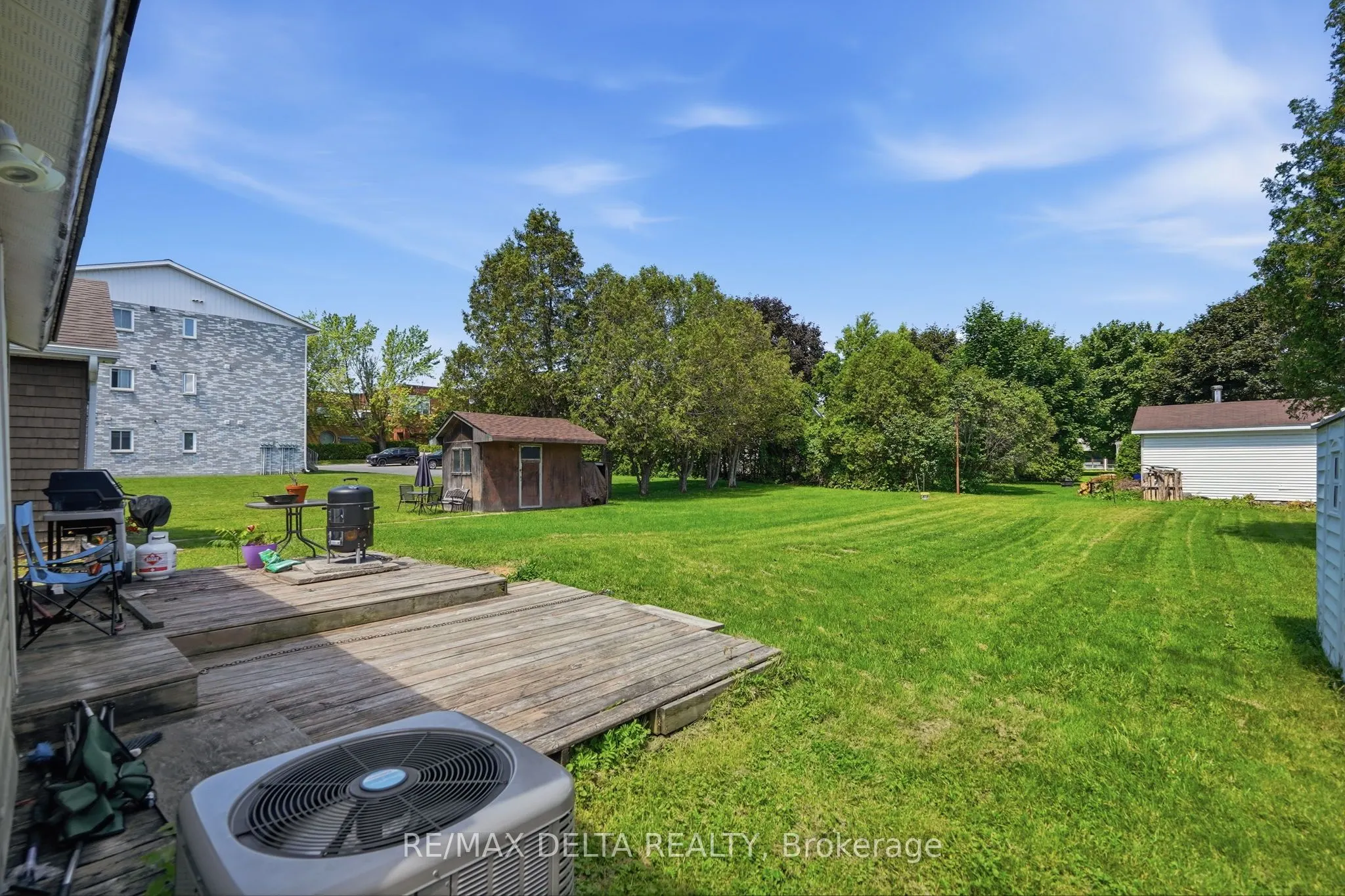 49 Lochiel Street E