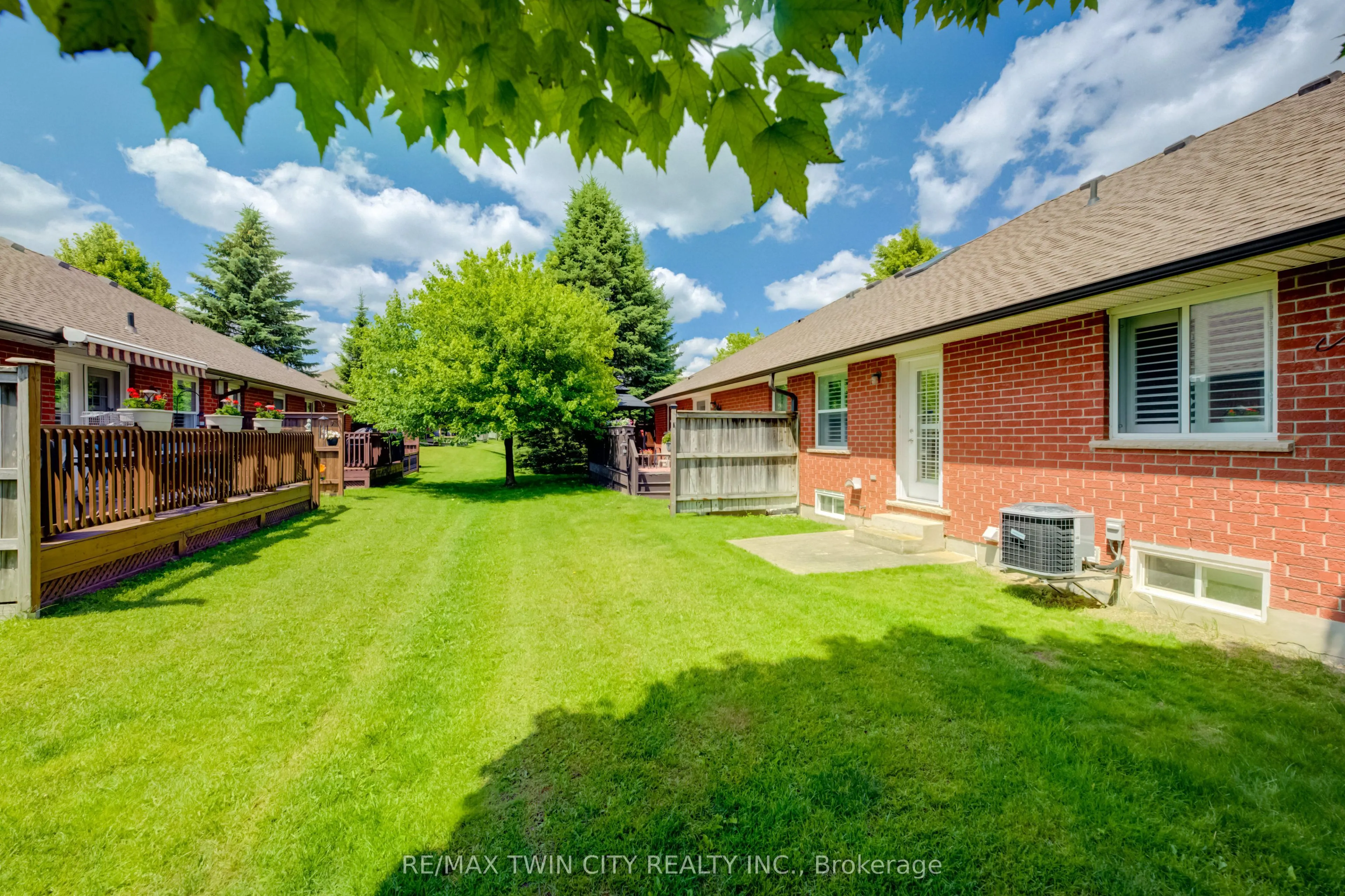 10 ISHERWOOD Avenue #18