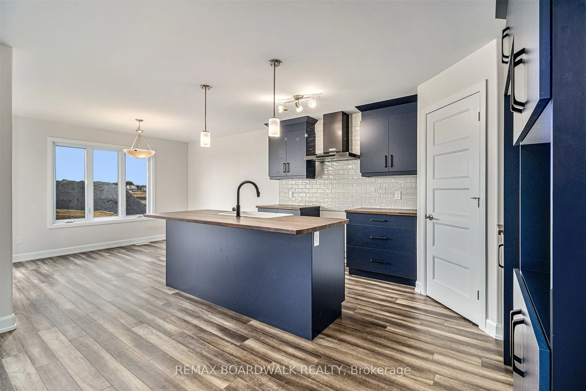 1141 Montblanc Crescent