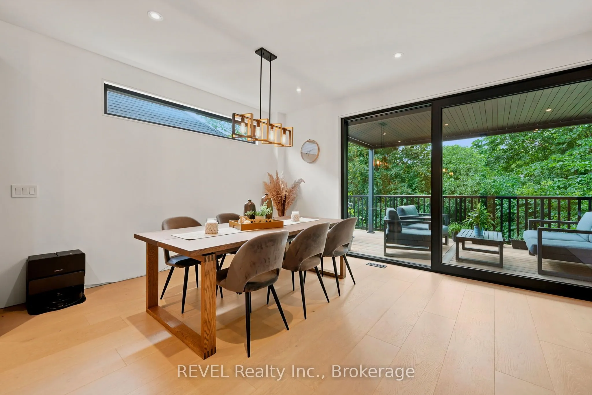 81 Mackenzie King Avenue