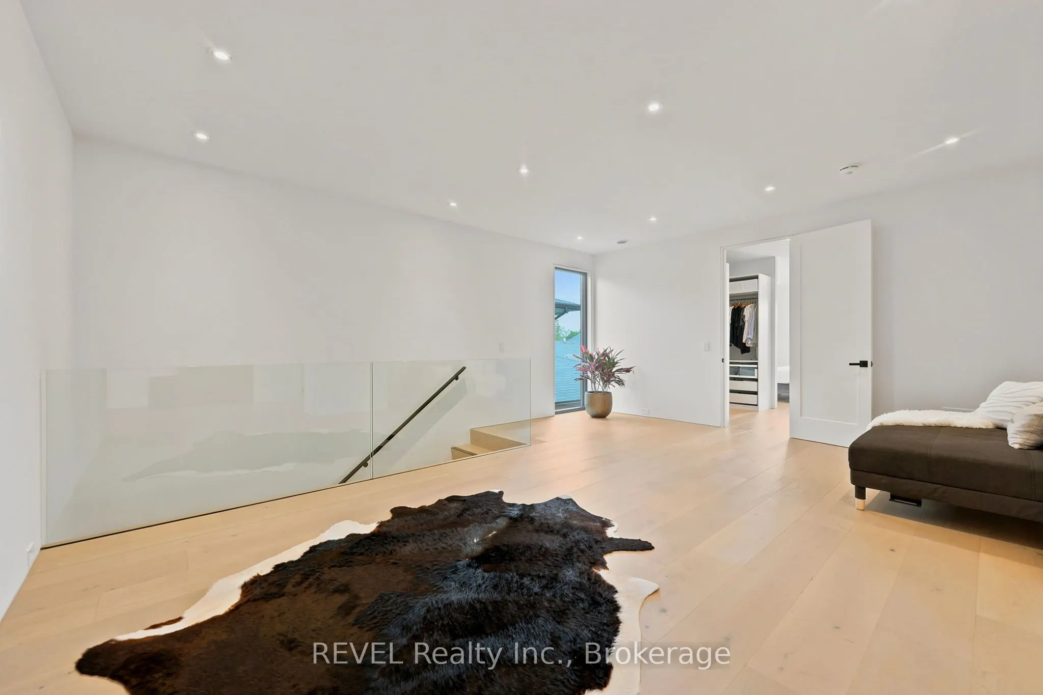 81 Mackenzie King Avenue