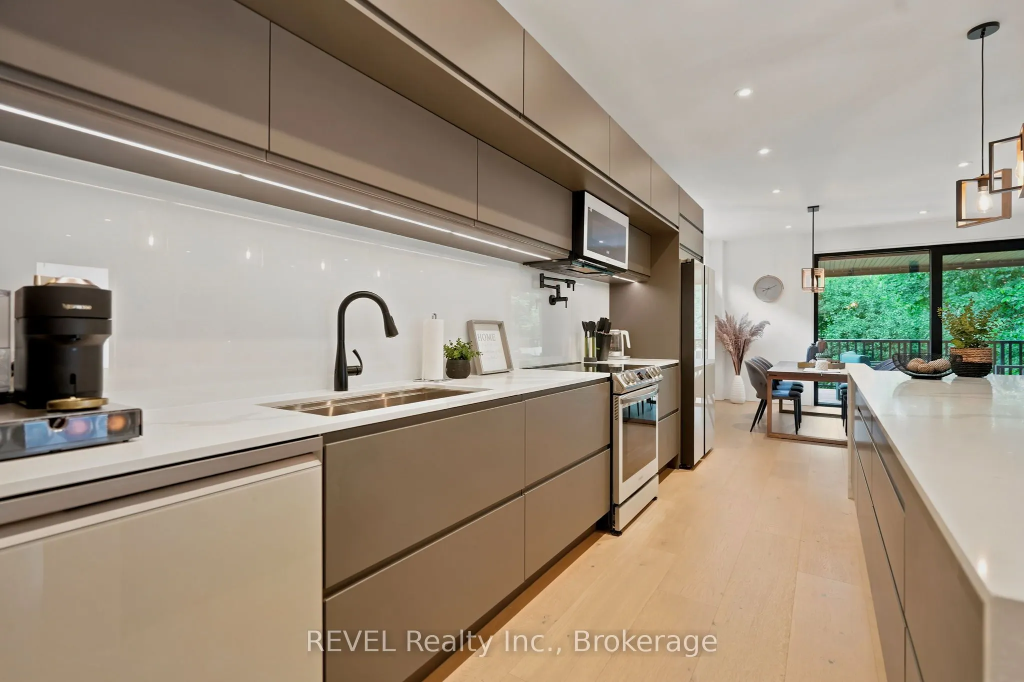 81 Mackenzie King Avenue