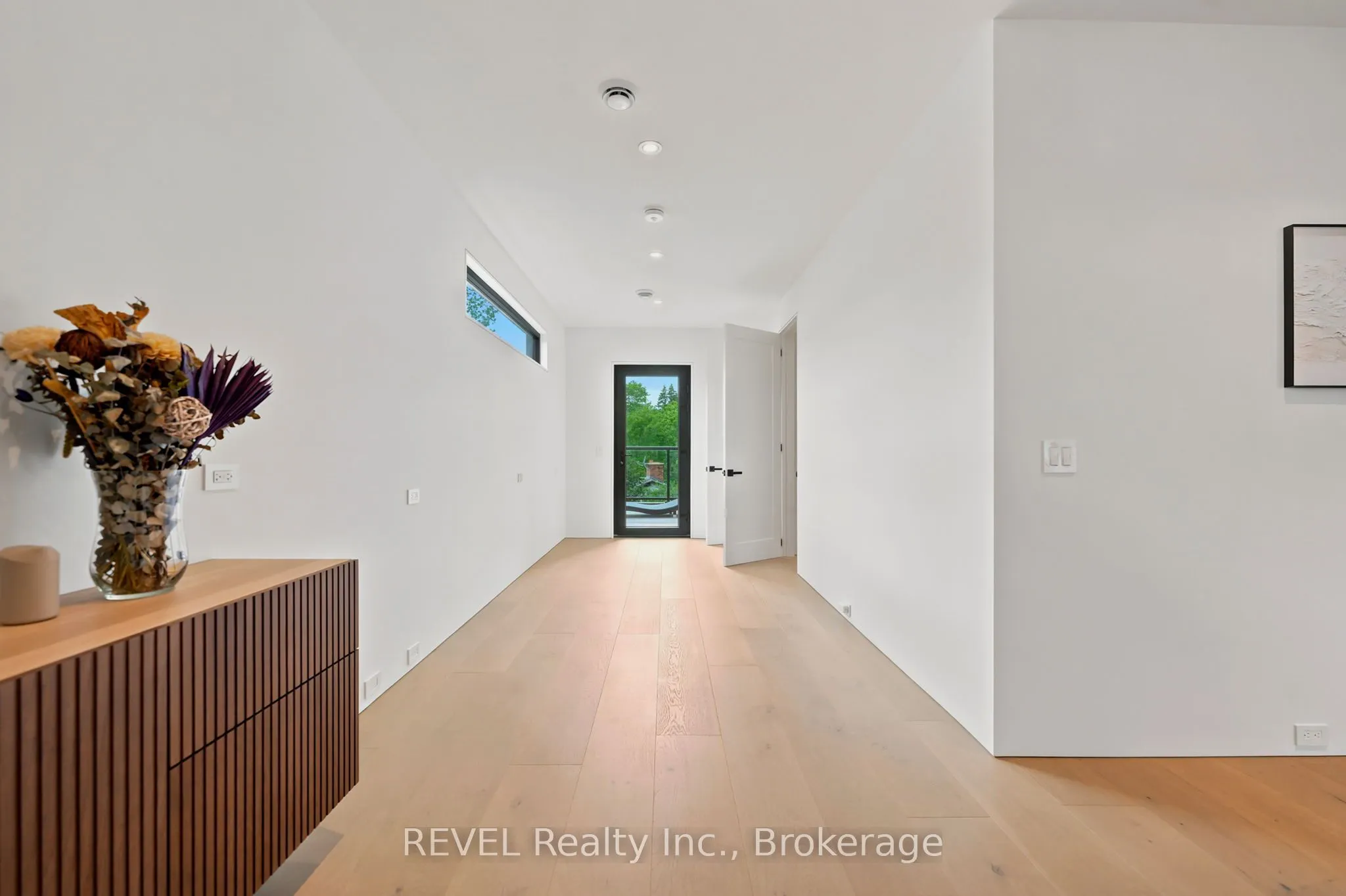 81 Mackenzie King Avenue