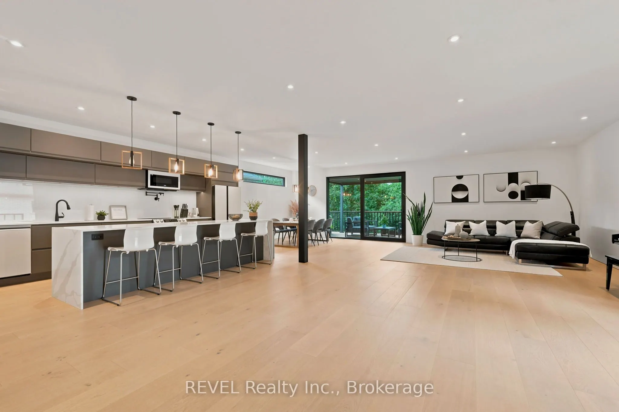 81 Mackenzie King Avenue