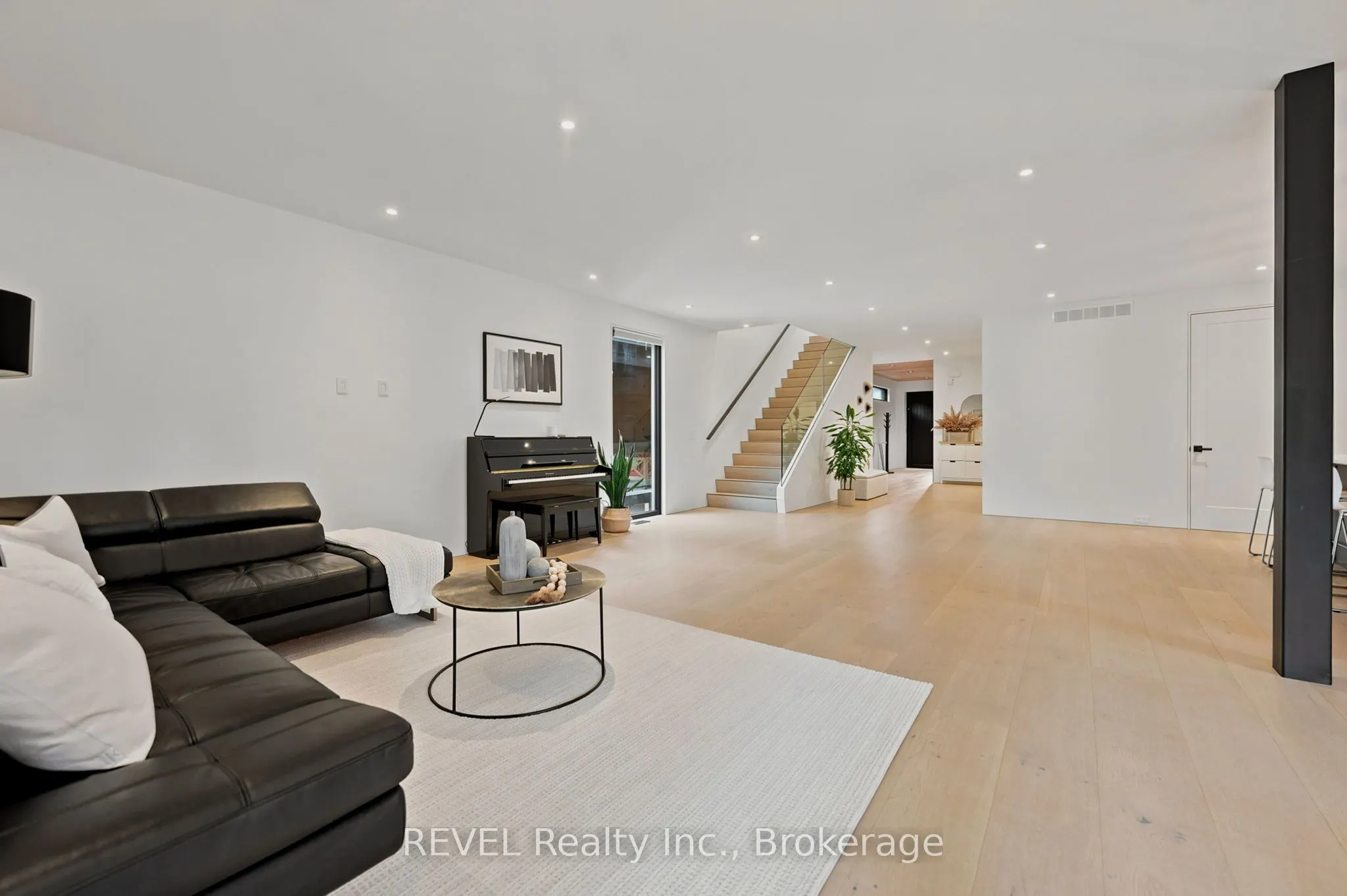 81 Mackenzie King Avenue