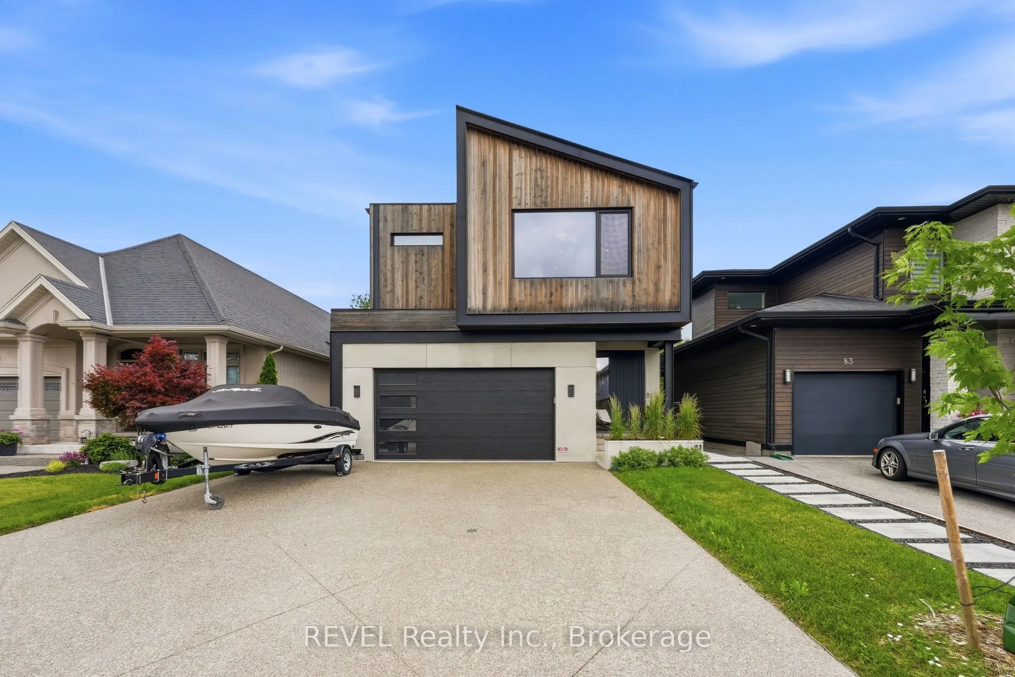 81 Mackenzie King Avenue