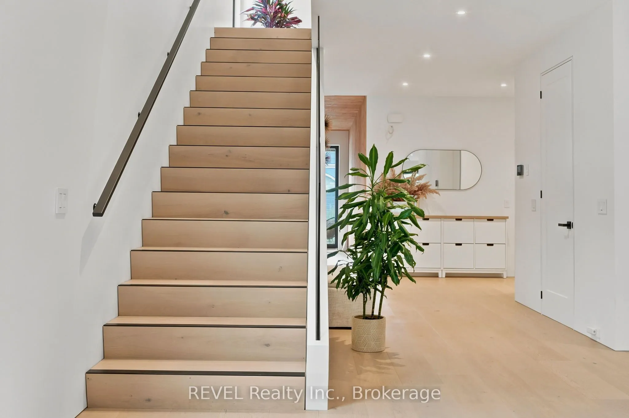 81 Mackenzie King Avenue