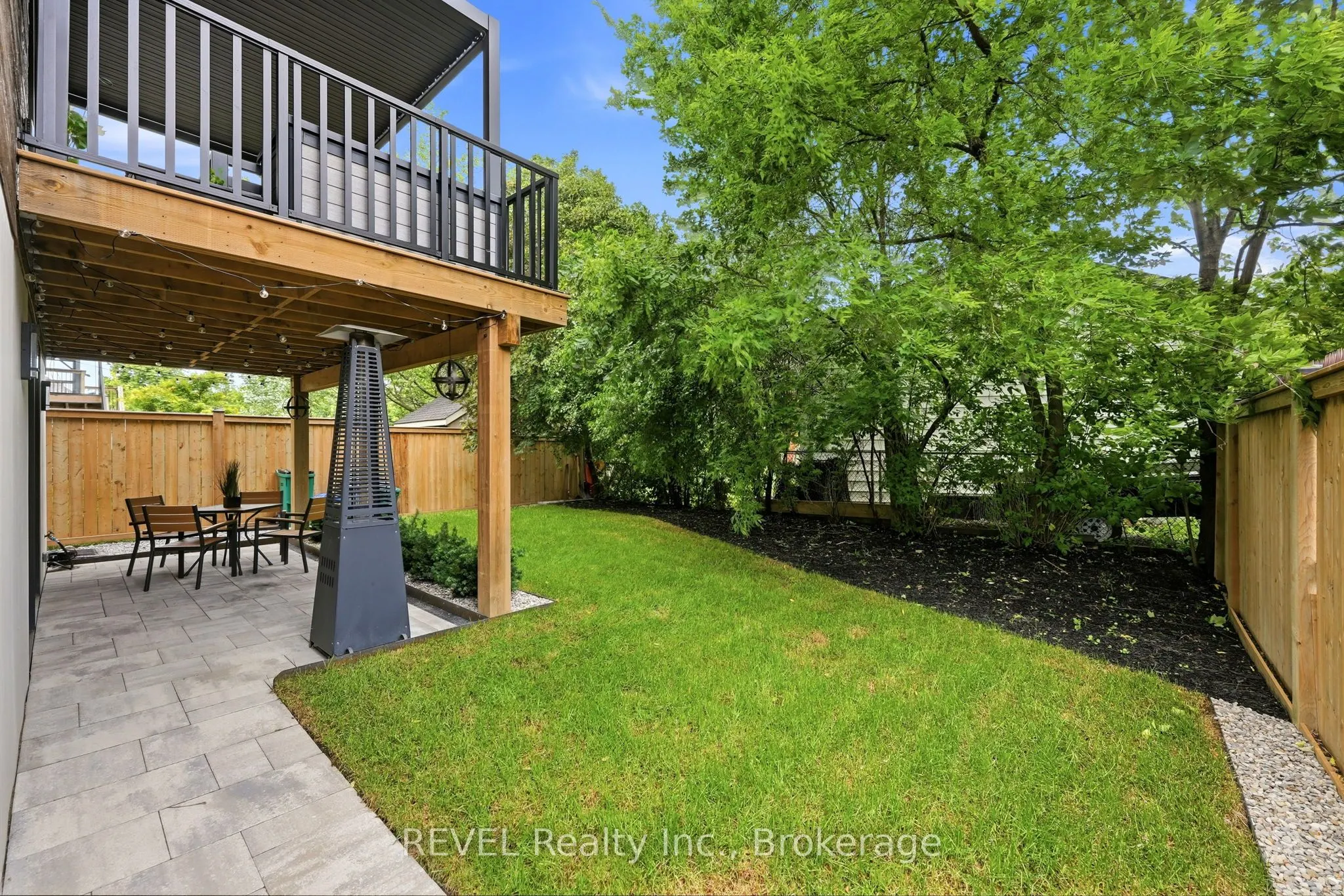 81 Mackenzie King Avenue