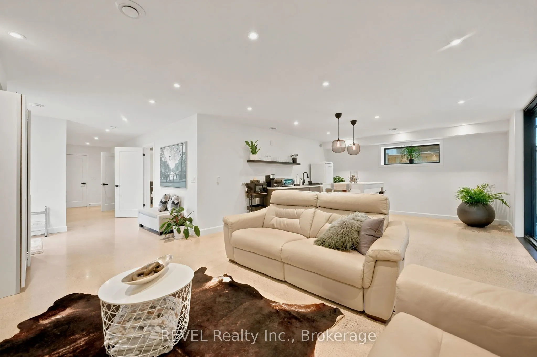 81 Mackenzie King Avenue
