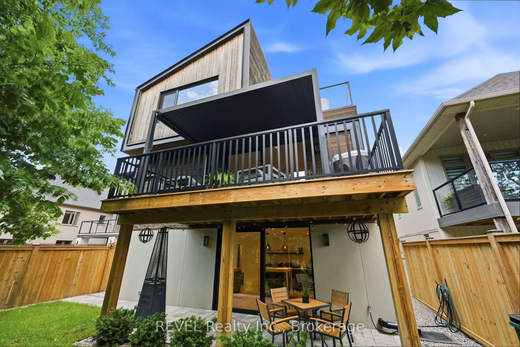 81 Mackenzie King Avenue