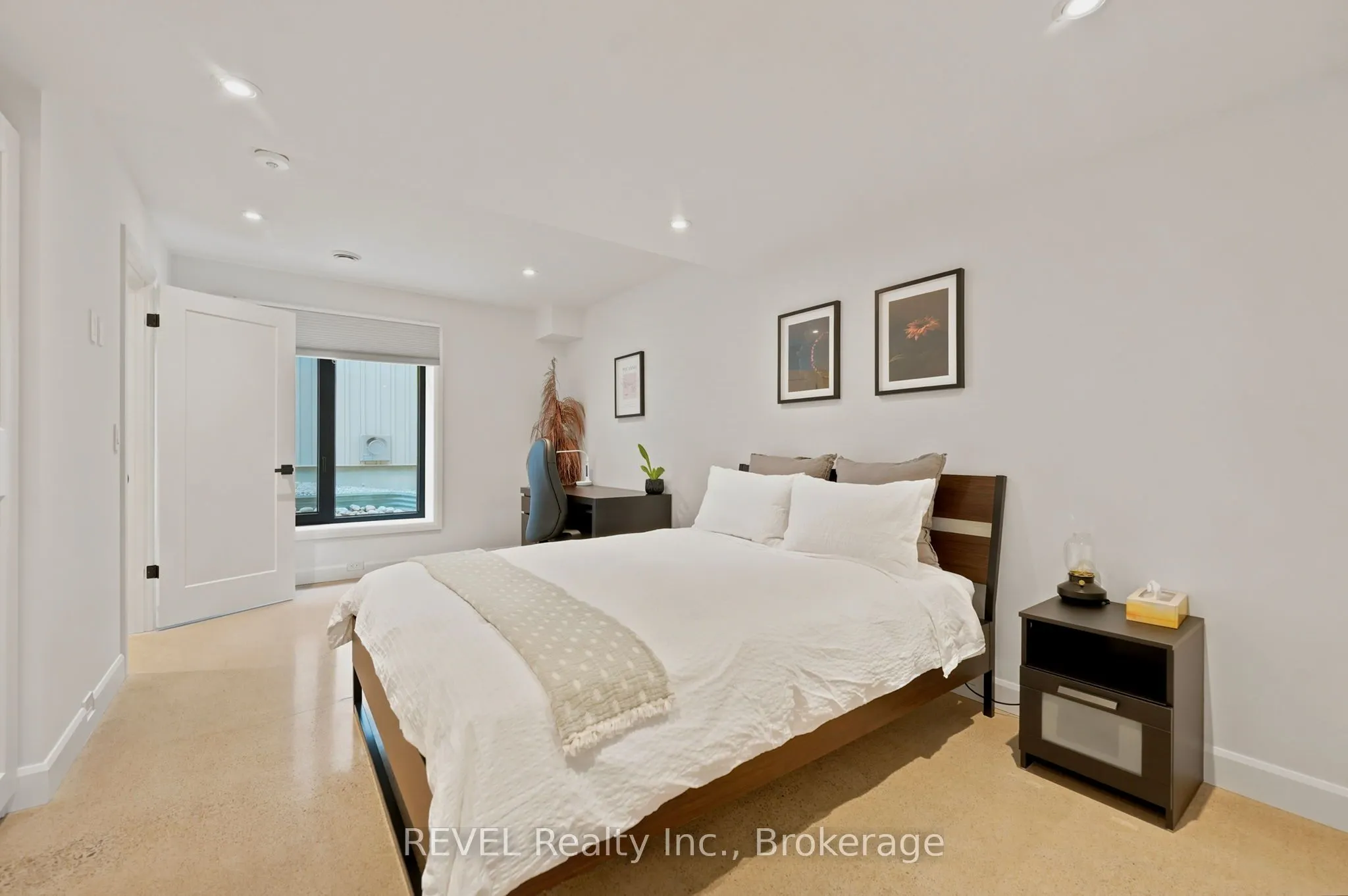 81 Mackenzie King Avenue